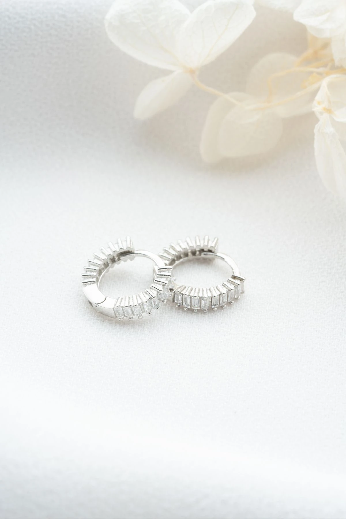 Gümüş Küçük Boy Baget Taşlı Halka Küpe