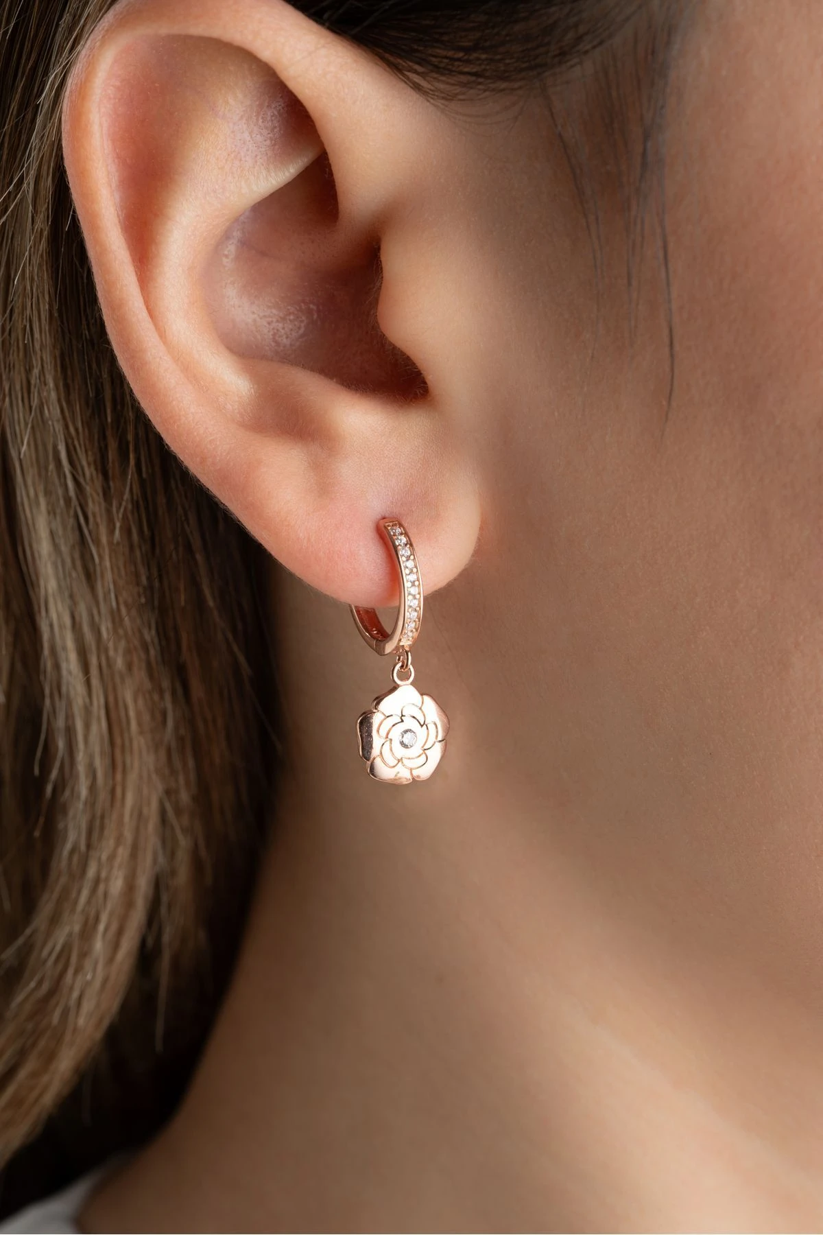 Gümüş Tektaşlı Çiçek Küpe