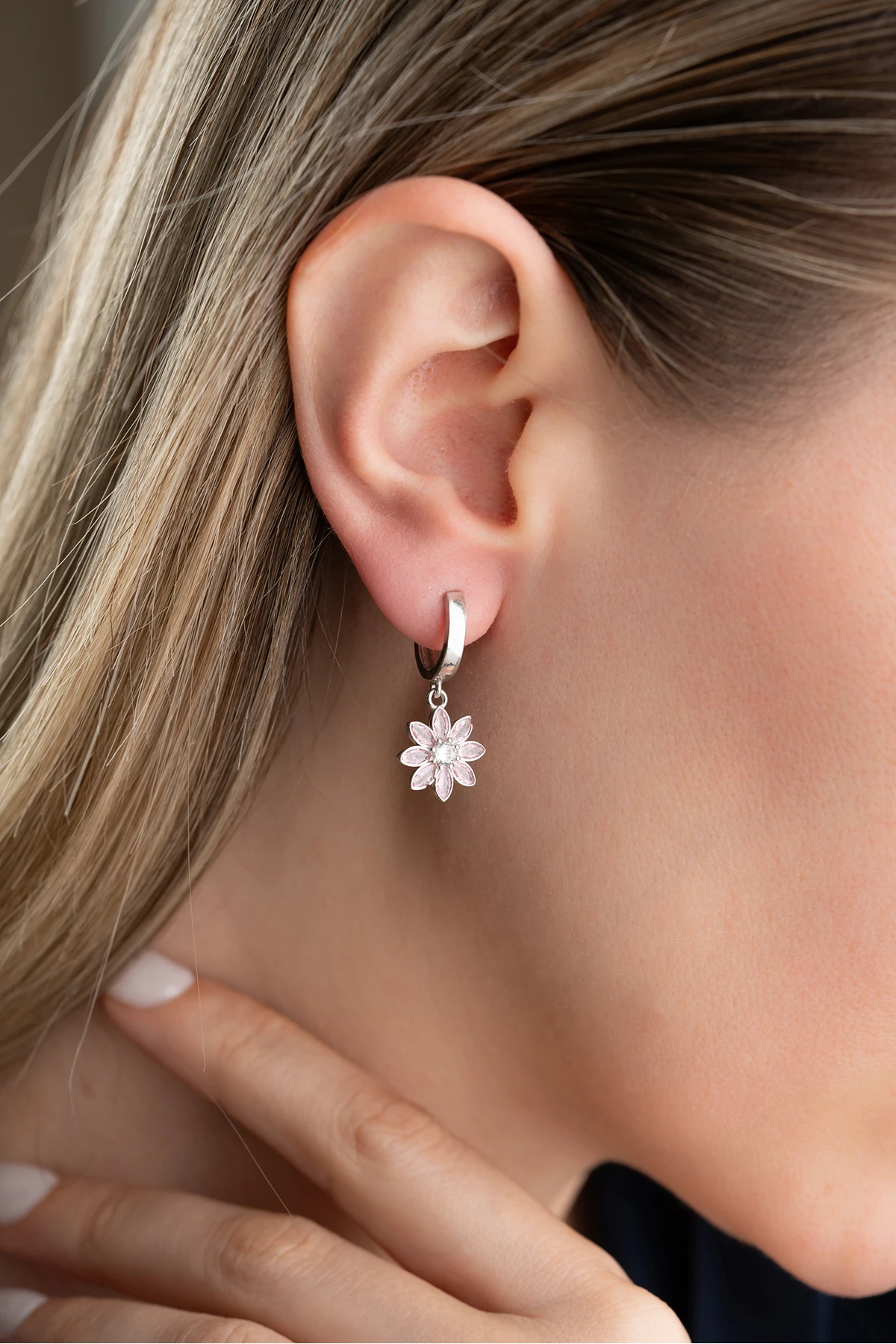 Gümüş Halkalı Pembe Taşlı Lotus Küpe