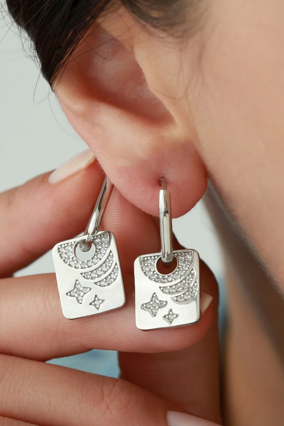 Gümüş Yıldızlı Plaka Küpe