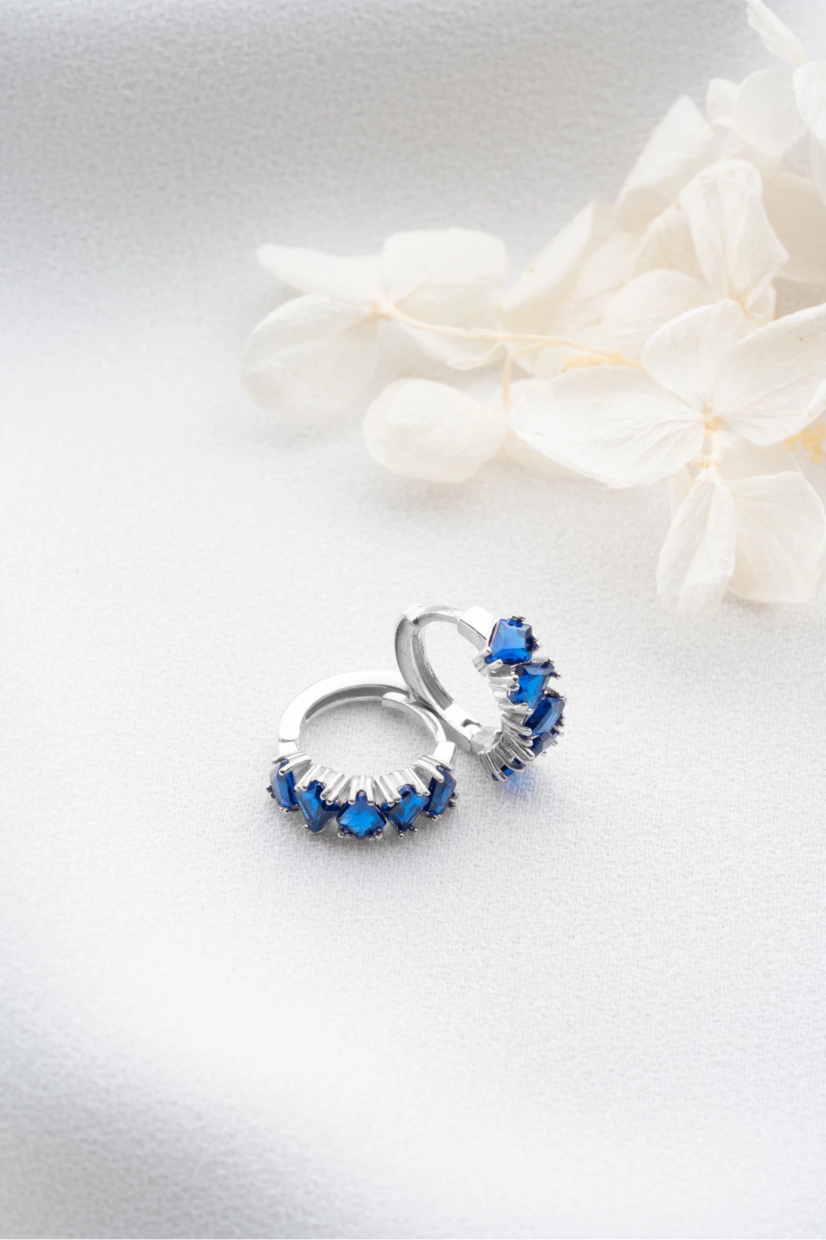 Gümüş Safir Baget Taşlı Halka Küpe