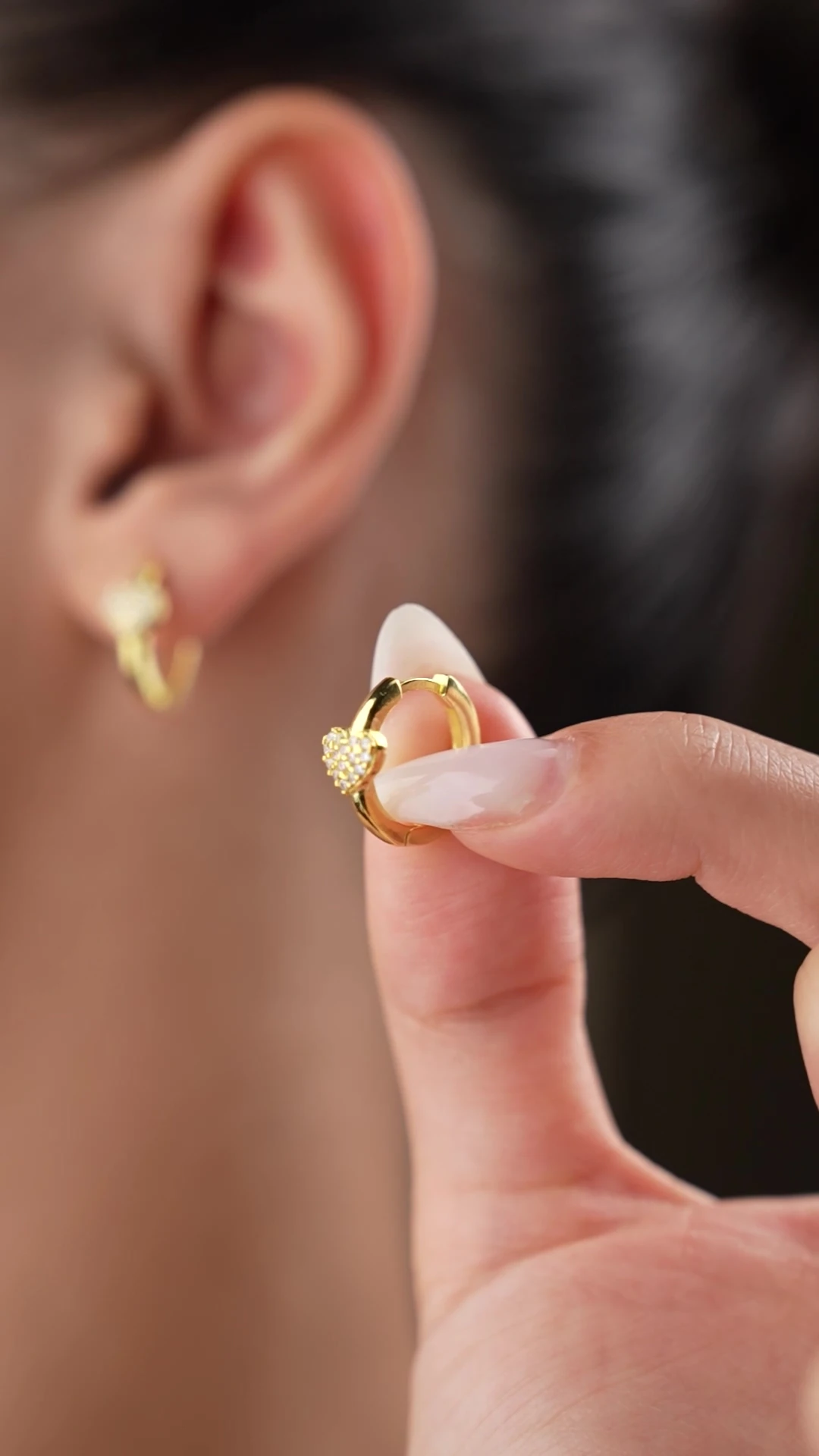 Gümüş Kalpli Halka Küpe