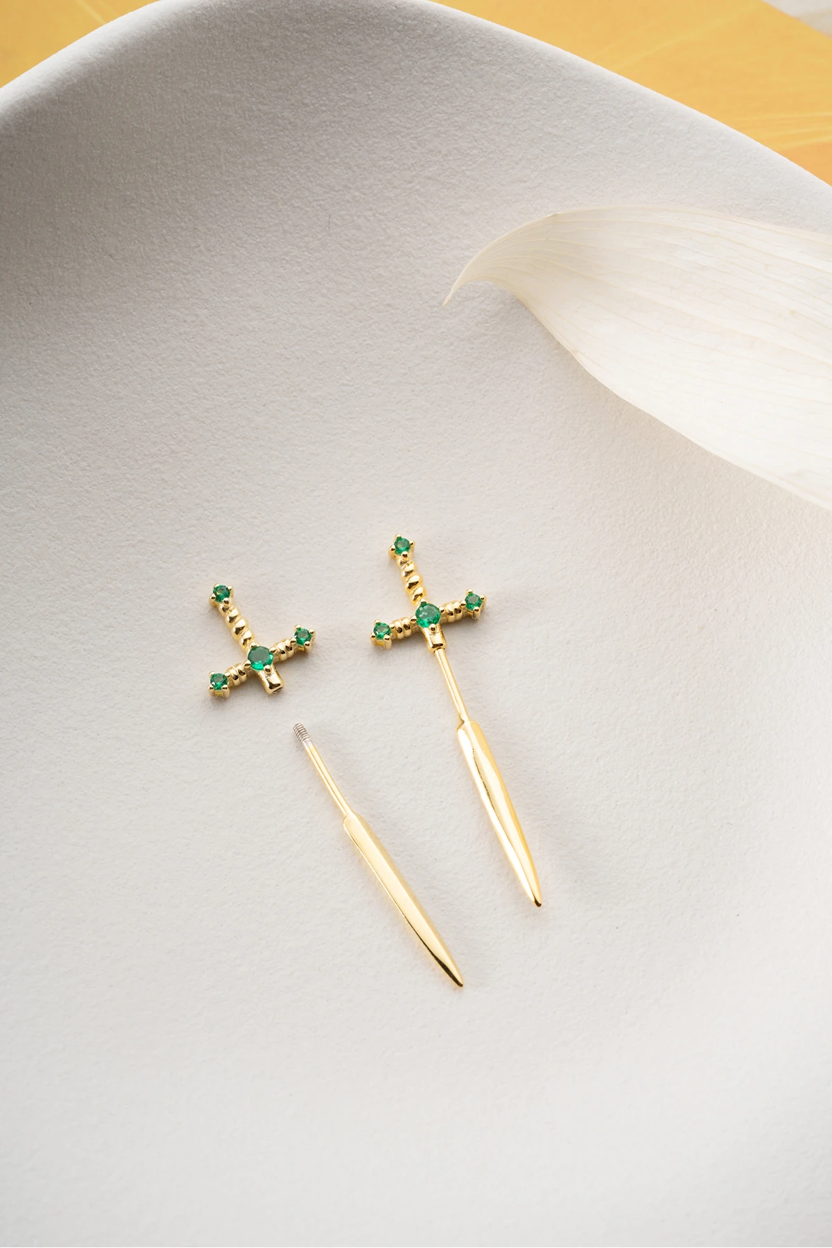 Gümüş Yeşil Taşlı Kılıç Küpe