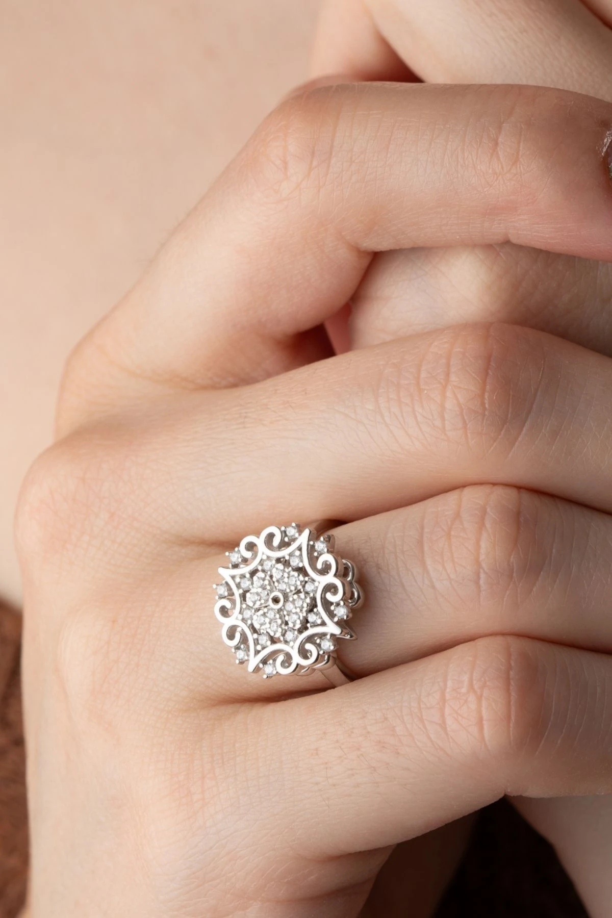 Dönen Çiçek Gümüş Yüzük