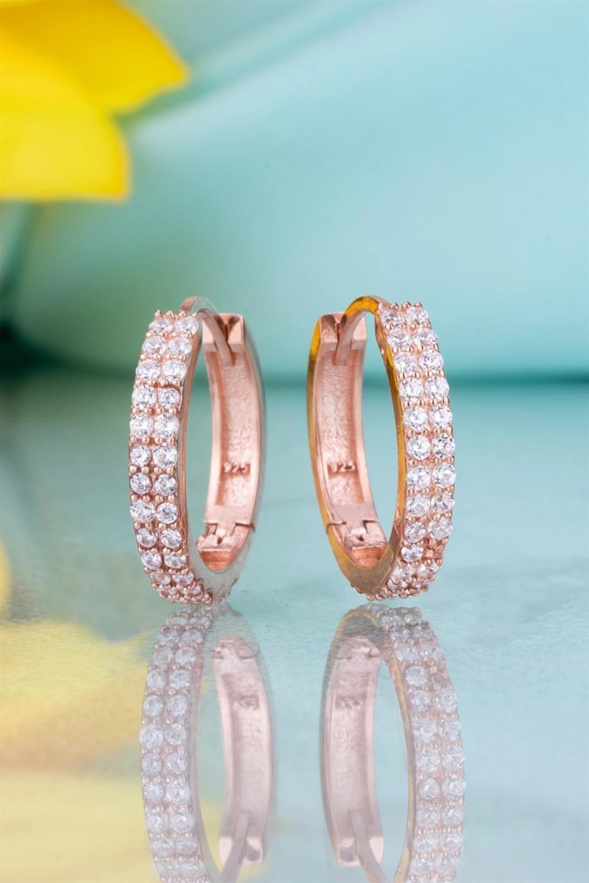 Gümüş Rose Halka Sıra Taşlı Küpe