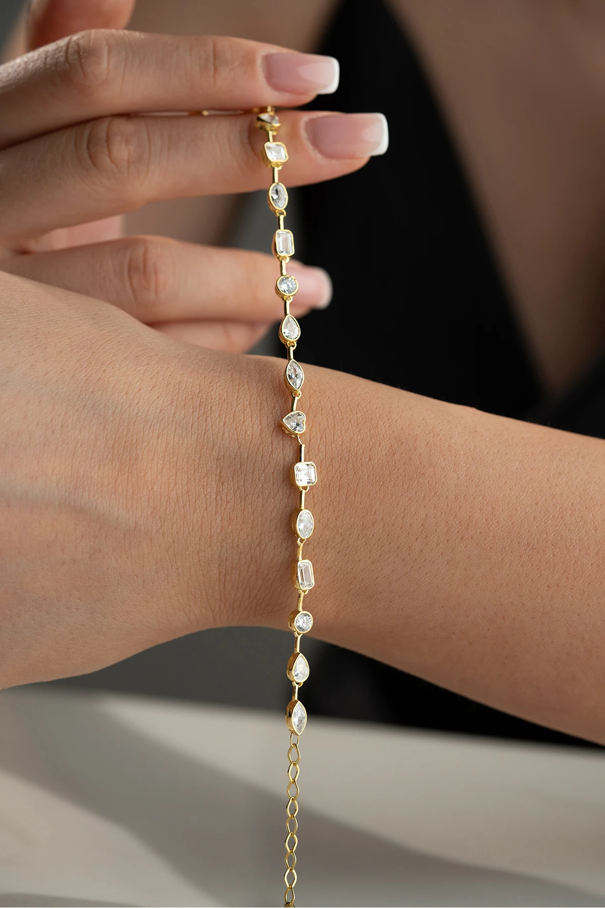 Gümüş Zirkon Taşlı Model Bileklik