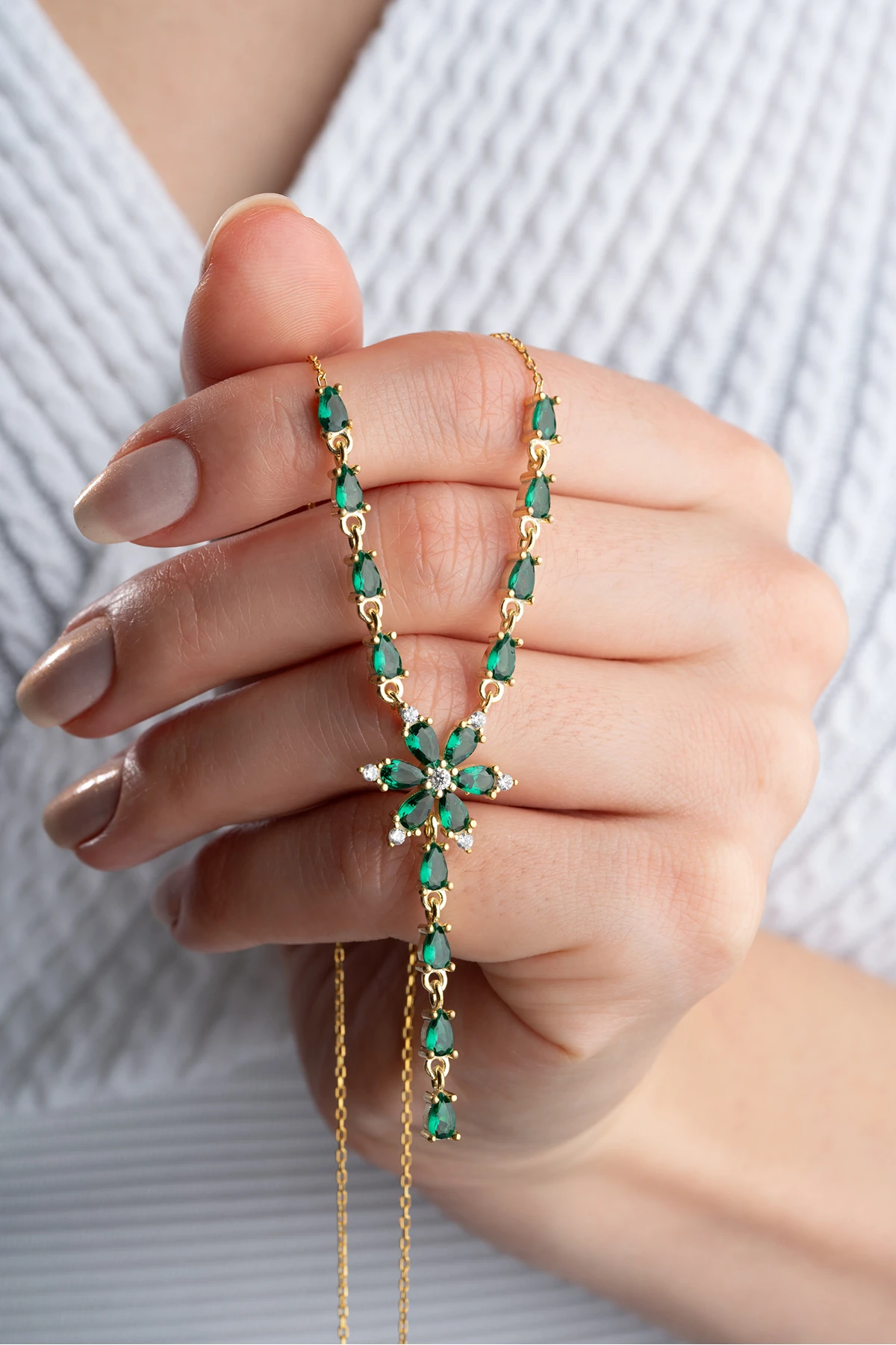 Gümüş Sallantılı Zümrüt Yeşili Kolye