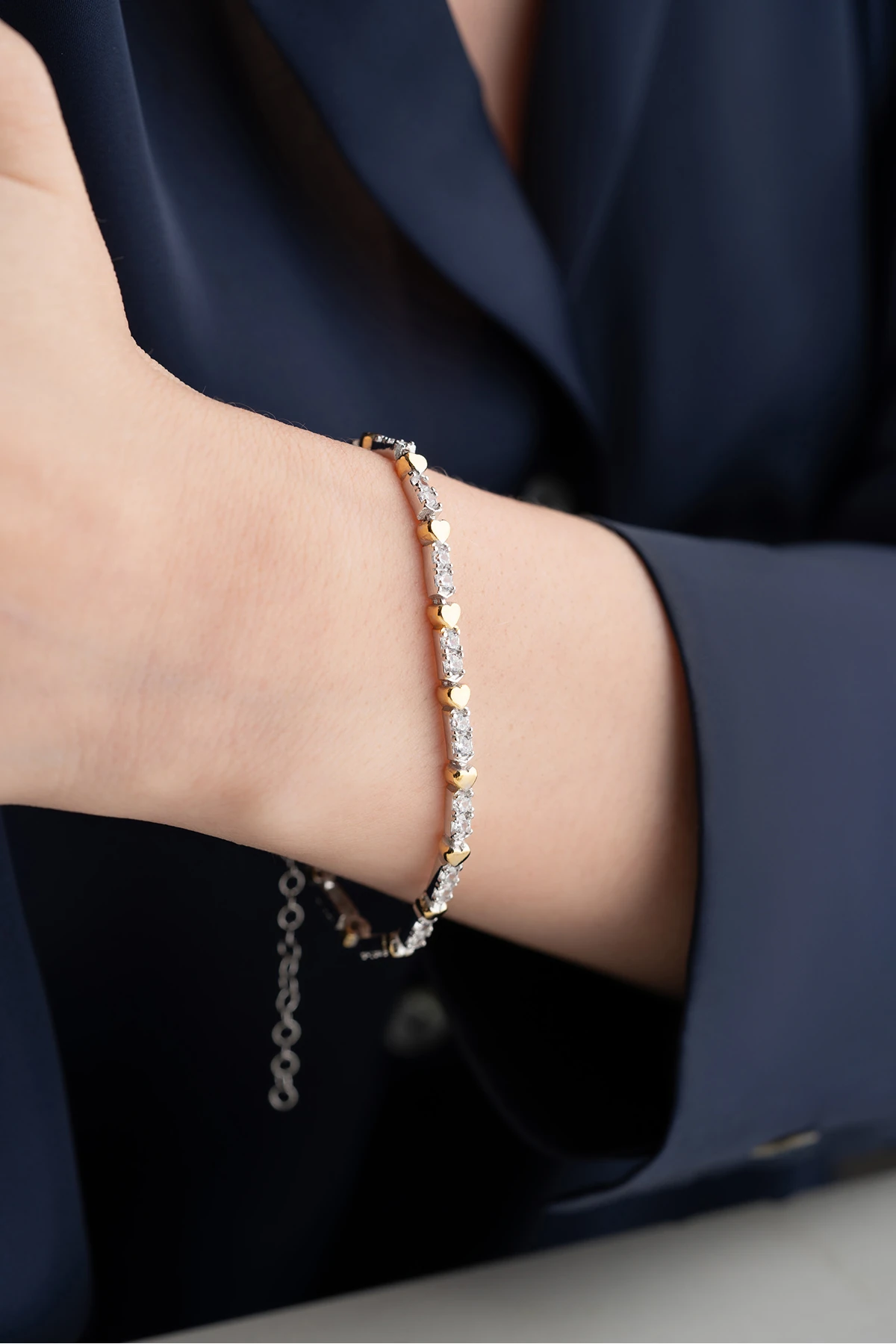 Gümüş Zirkon Taşlı Kalpli Trend Bileklik