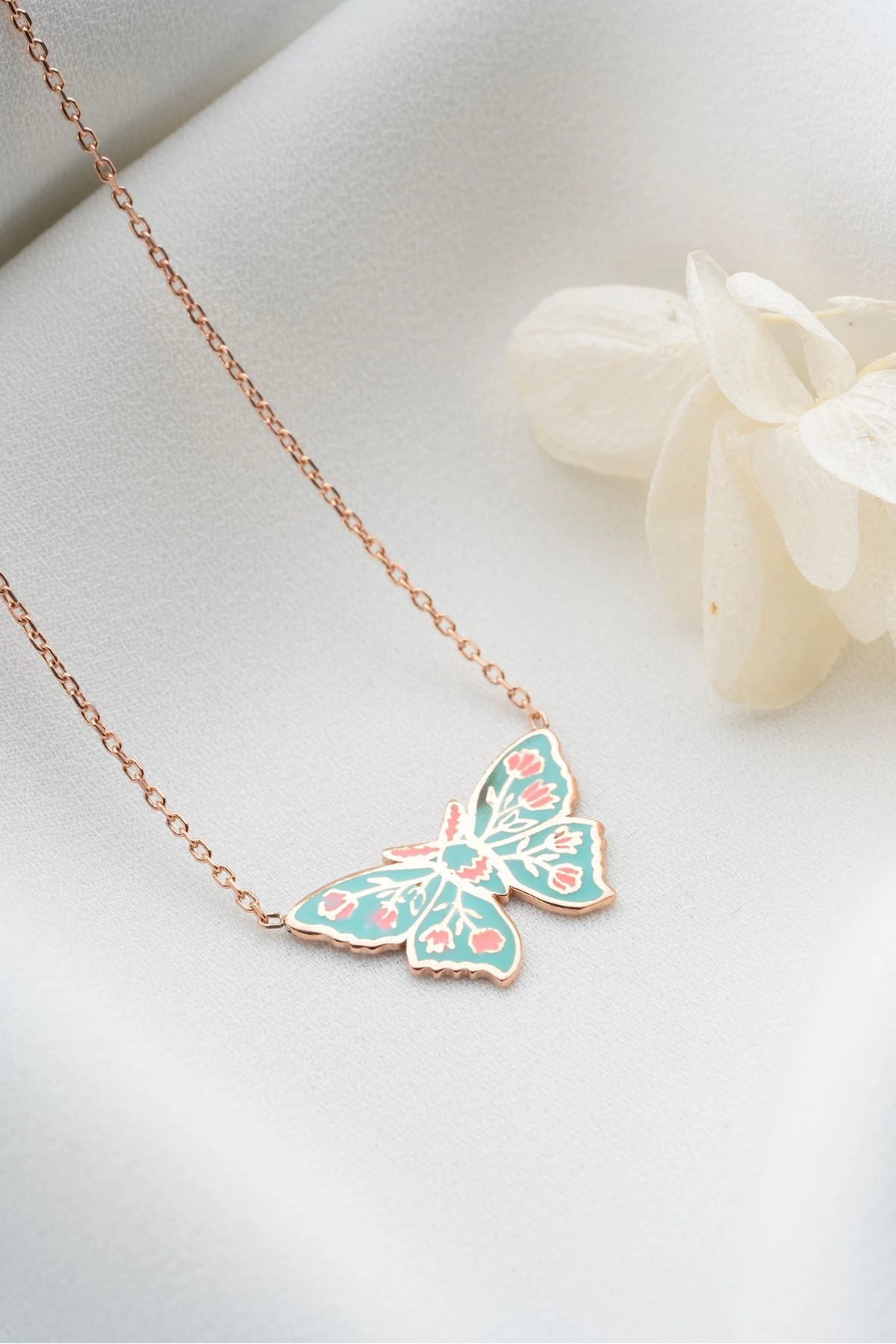 Gümüş Mineli Kelebek Kolye