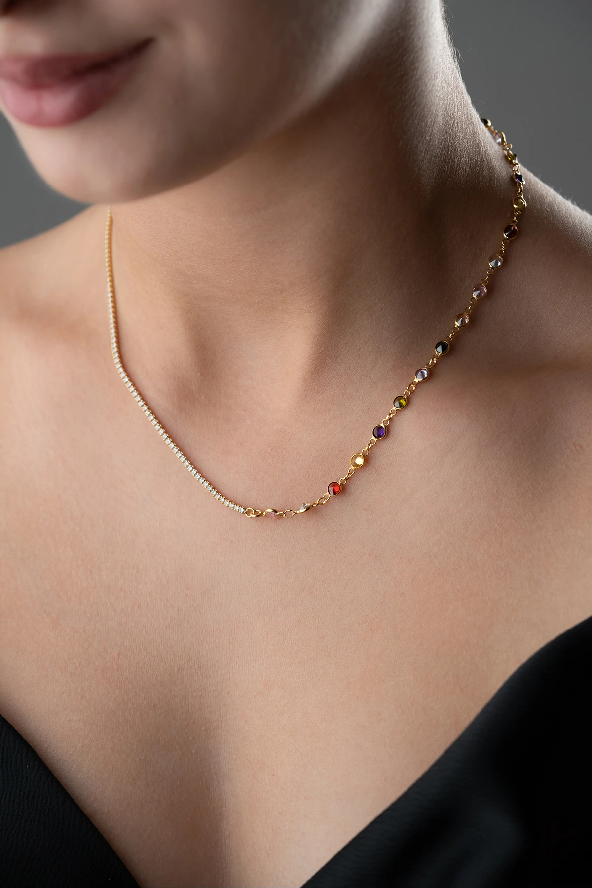 Gümüş Renkli Taşlı Kolye