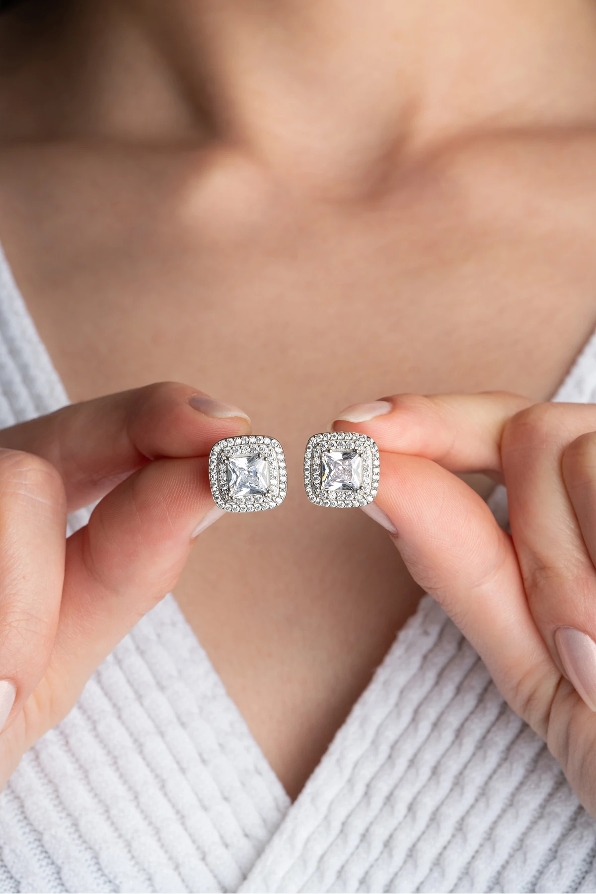 Gümüş Tektaş Çivili Küpe