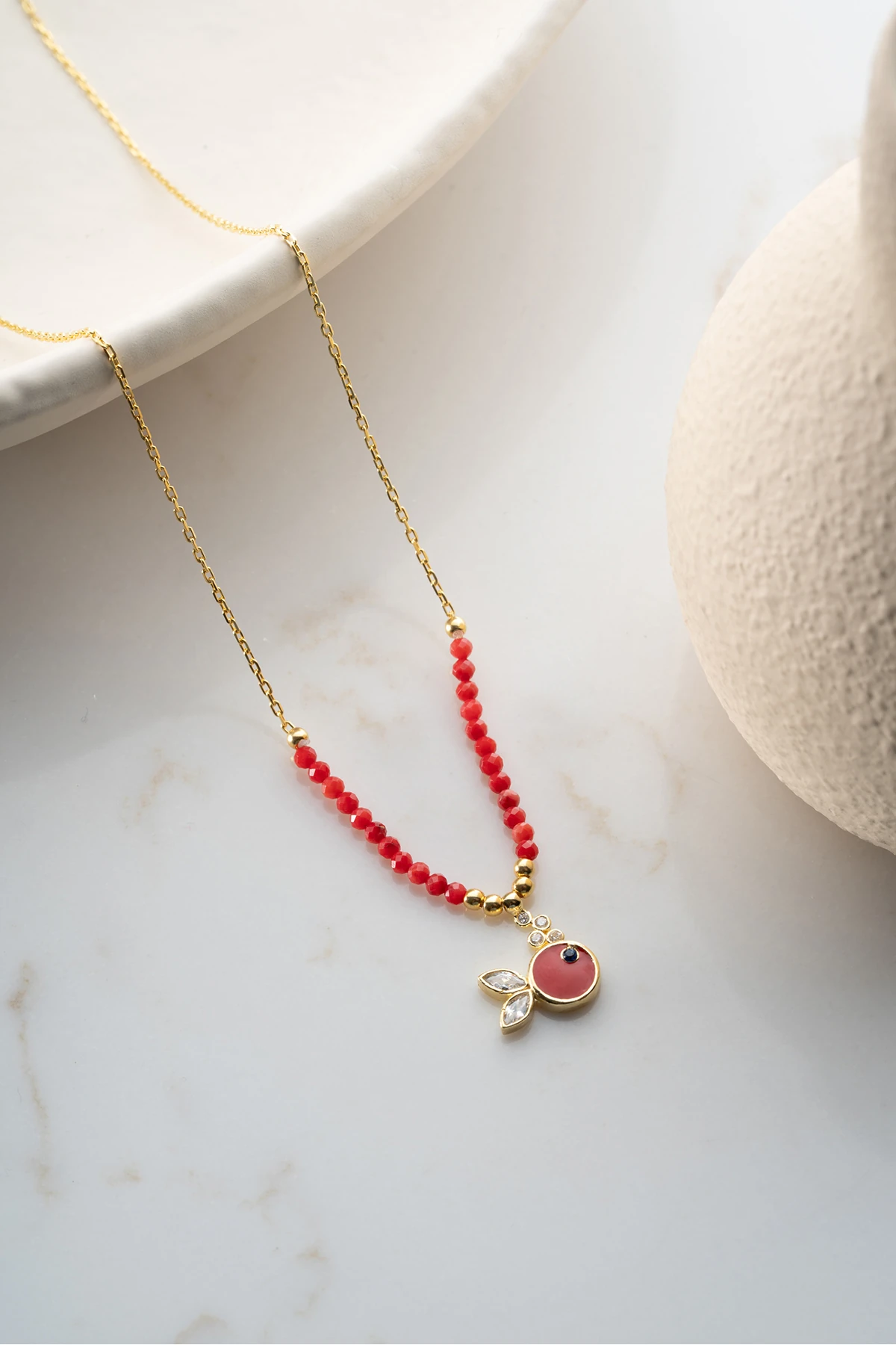 Gümüş Boncuklu Kırmızı Mineli Balık Kolye