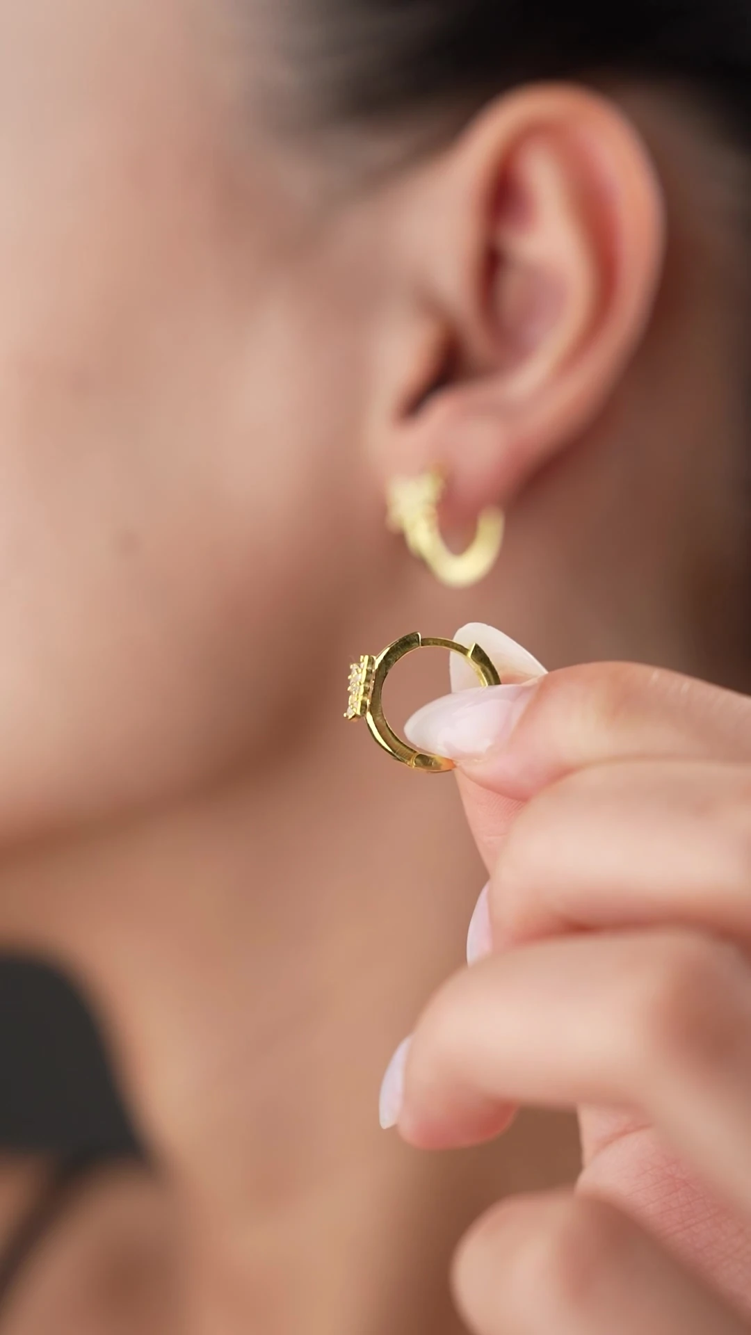 Gümüş Kelebekli Halka Küpe