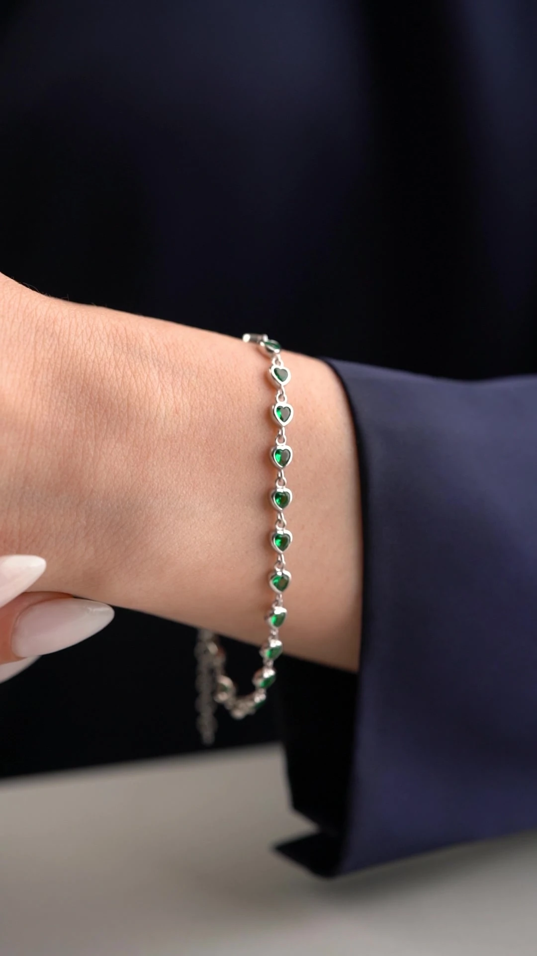 Gümüş Kalpli Zümrüt  Su Yolu Bileklik