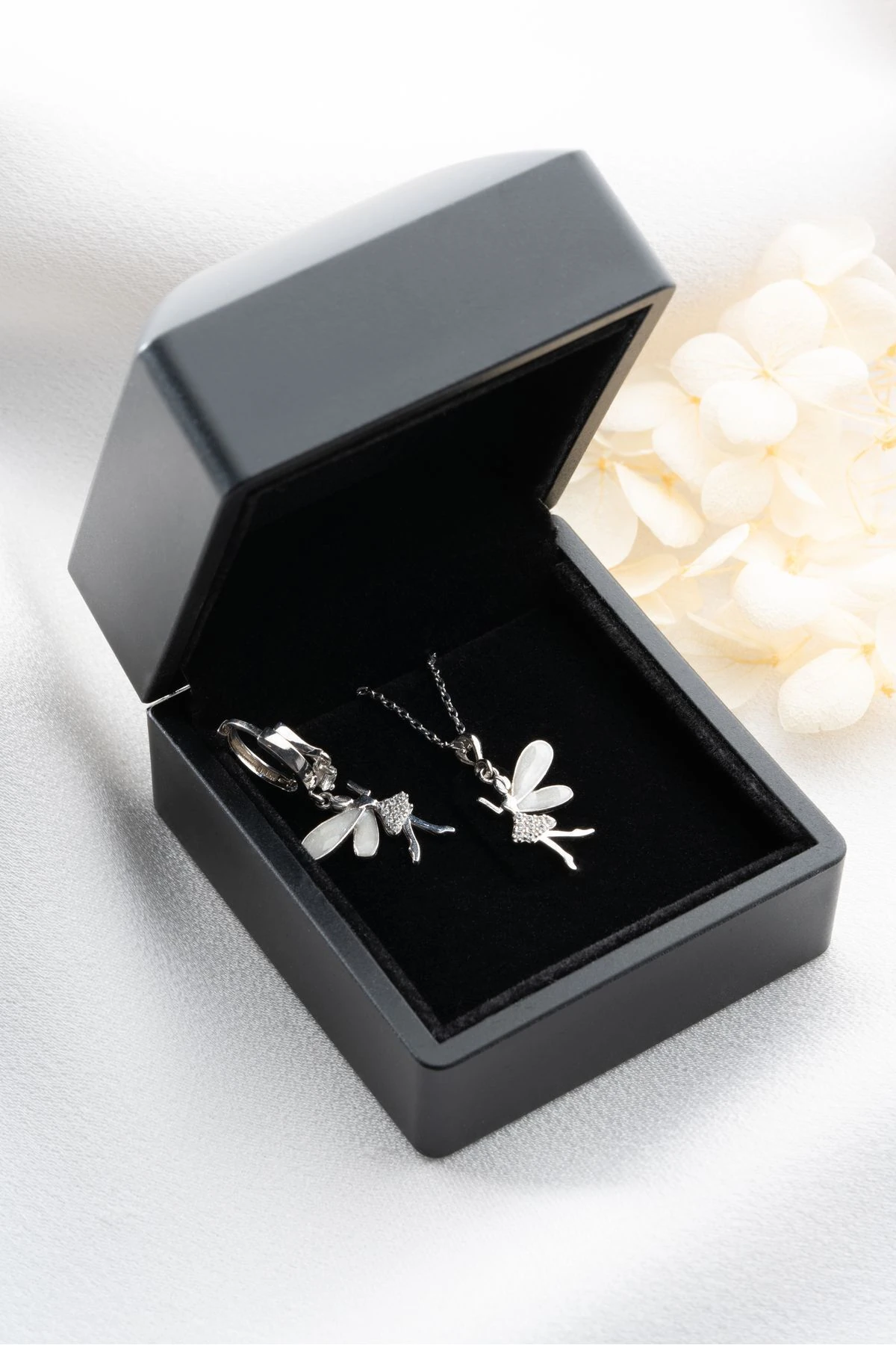 Gümüş Işıklı Kutuda Peri Kolye Küpe Seti