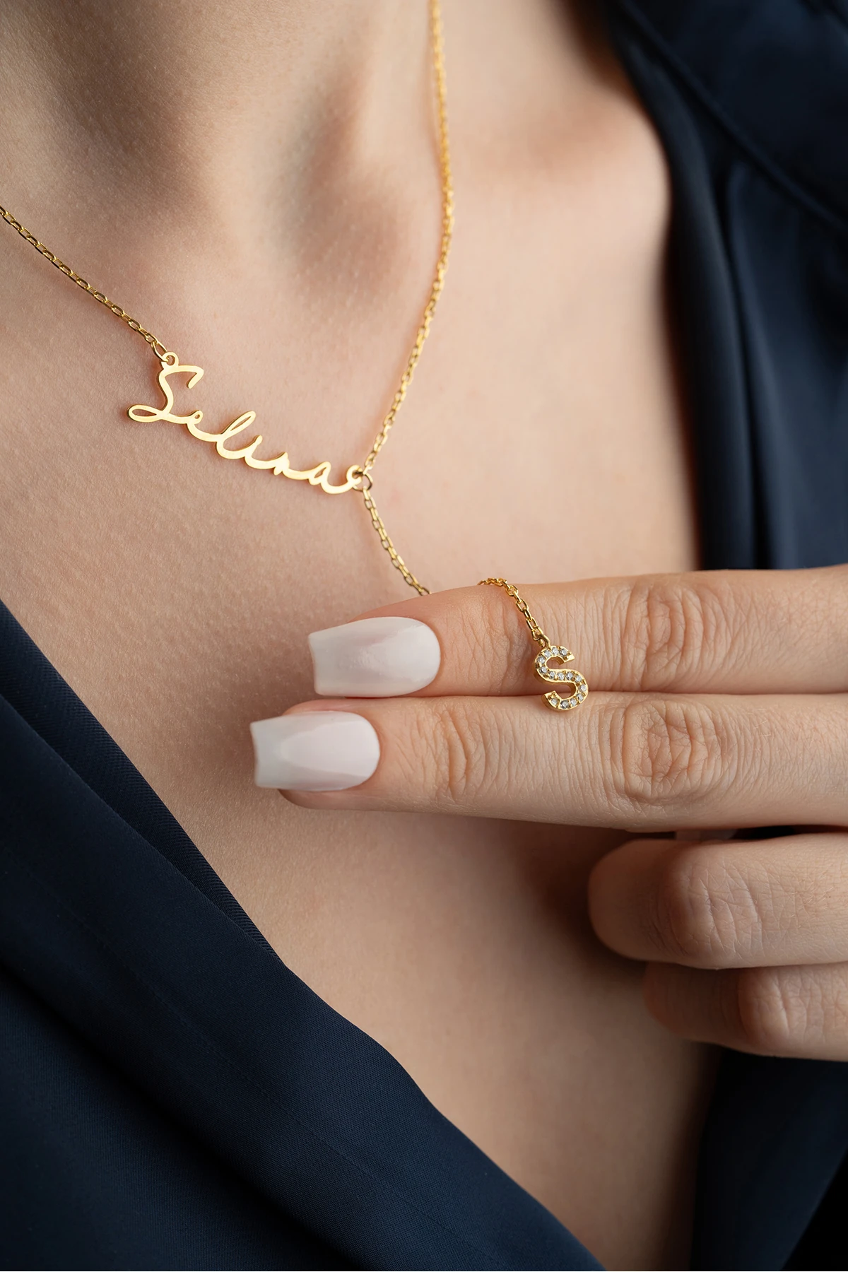 Gümüş Kişiye Özel Harf Detay İsimli Kolye