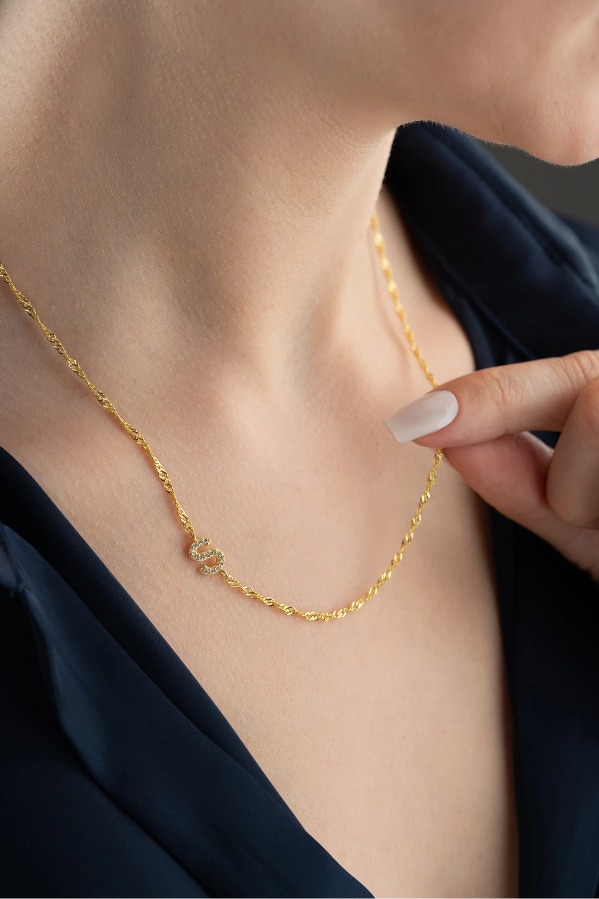 Gümüş Işıklı Kutuda Singapur Zincir Harf Kolye