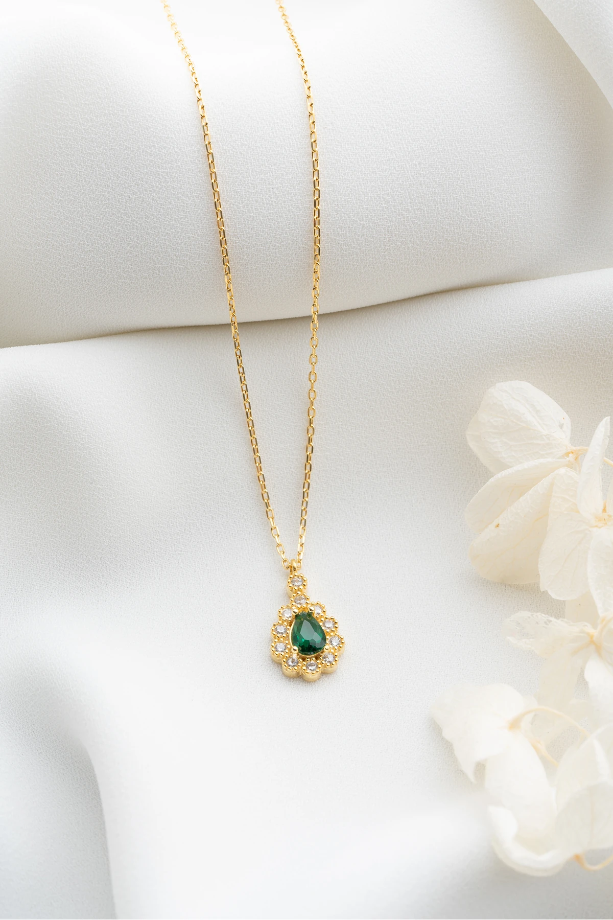 Gümüş Zümrüt Taşlı Damla Kolye