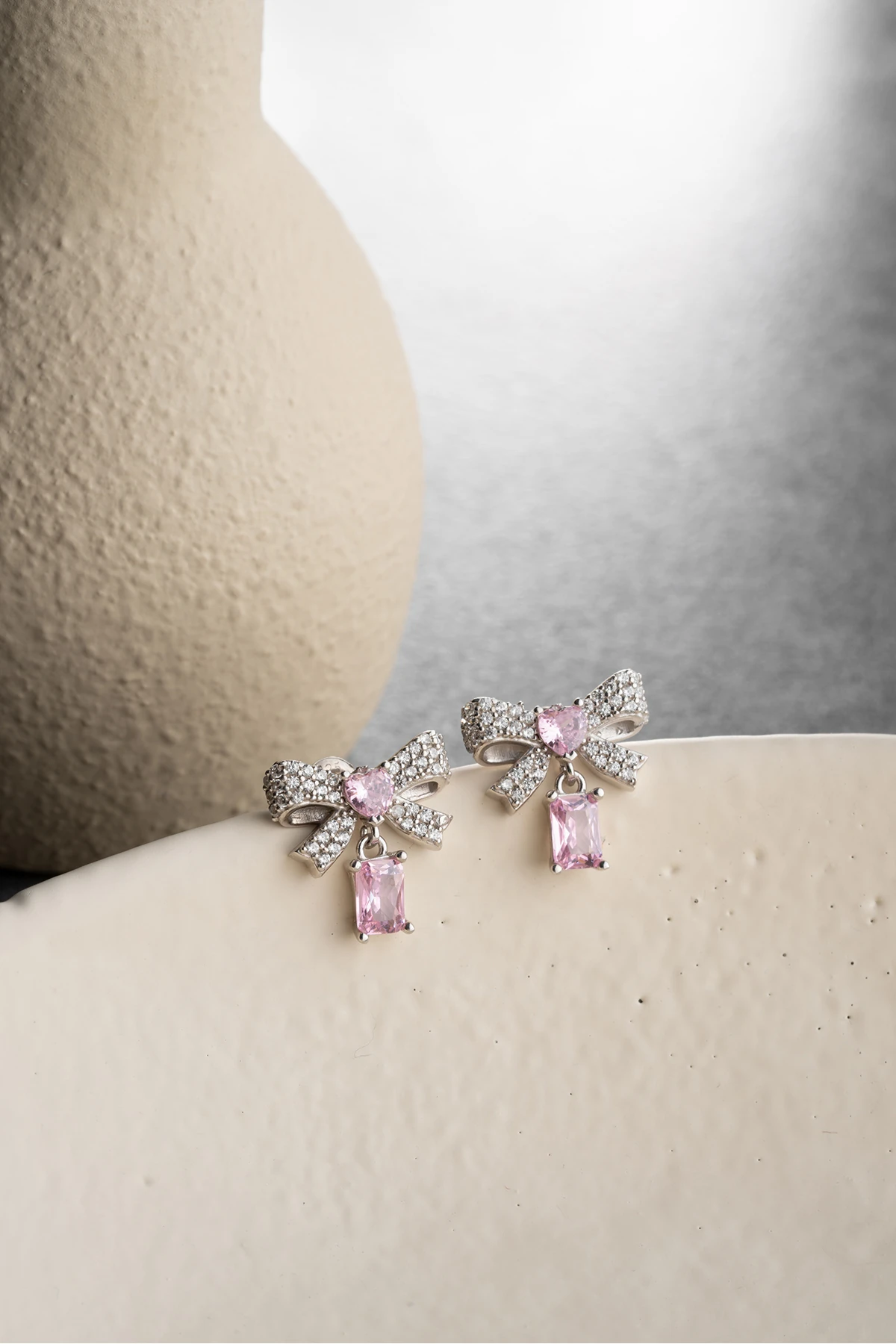 Gümüş Kalpli Papyonlu Küpe