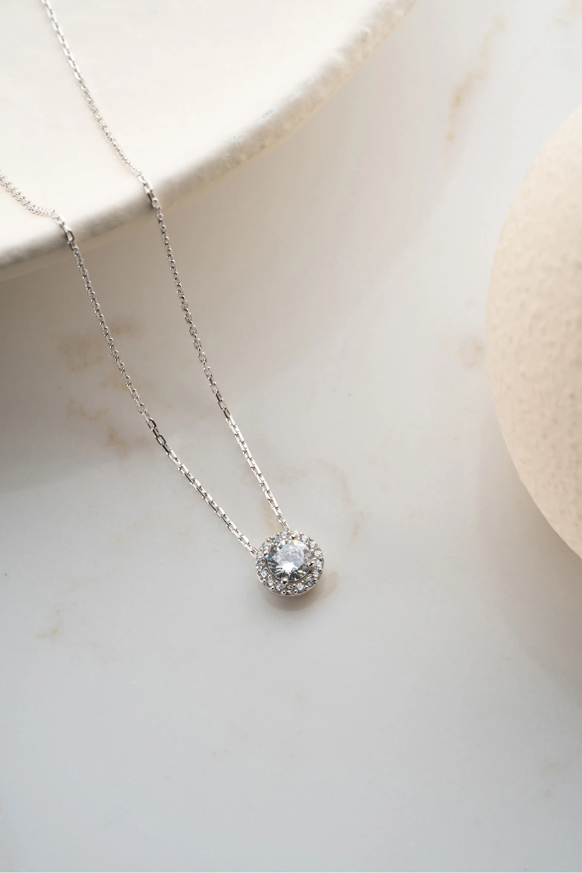 Gümüş Pırlanta Model Tektaş Kolye