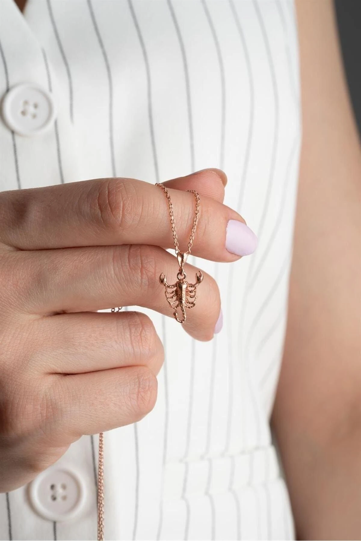 Rose Akrep Gümüş Kolye