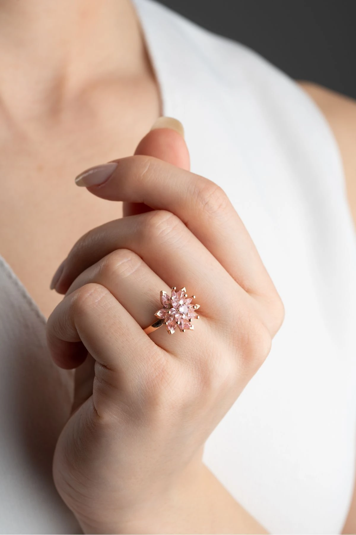 Gümüş Işıklı Kutuda Ayarlanabilir Pembe Taşlı Lotus Yüzük