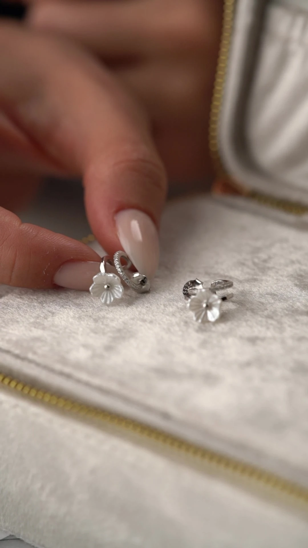 Gümüş Sedefli Çiçek Küpe