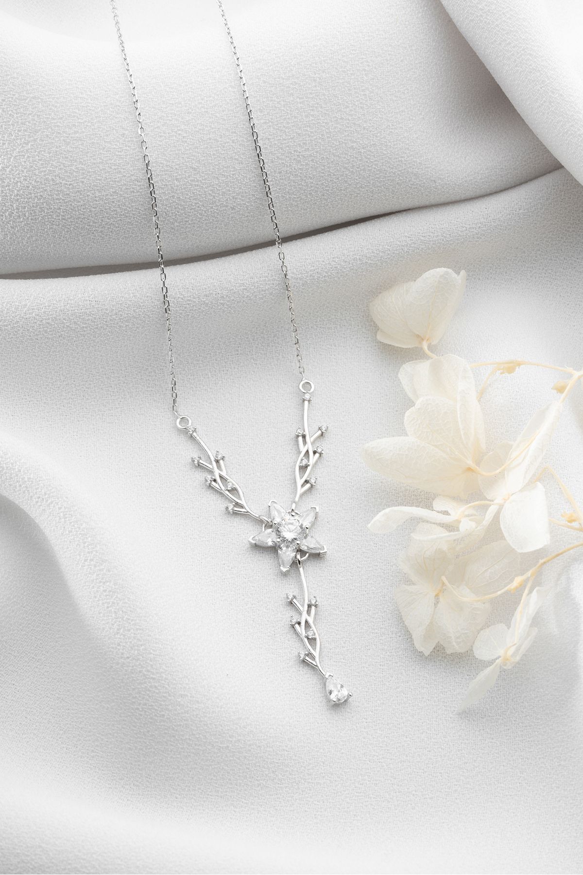 Gümüş Sarmaşık Model Kolye