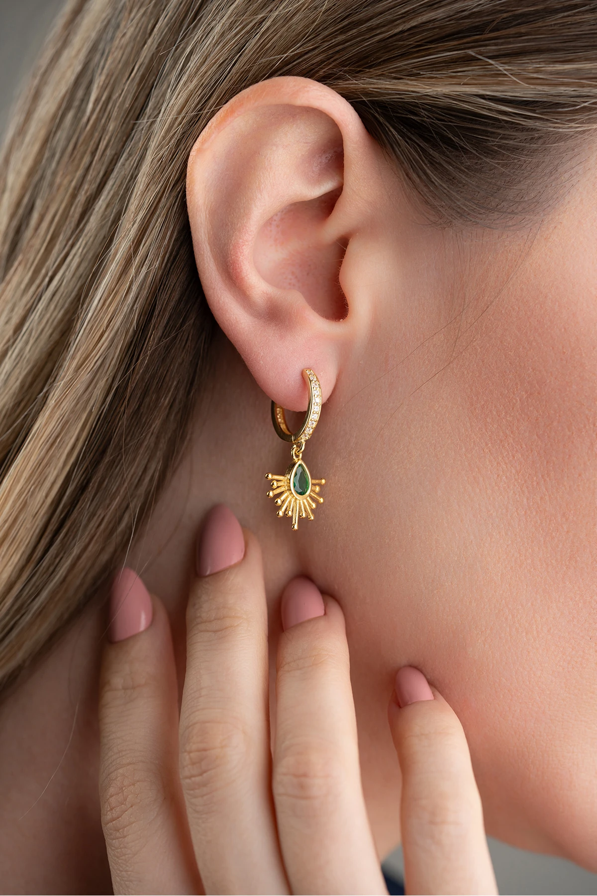 Gümüş Güneş Model Küpe