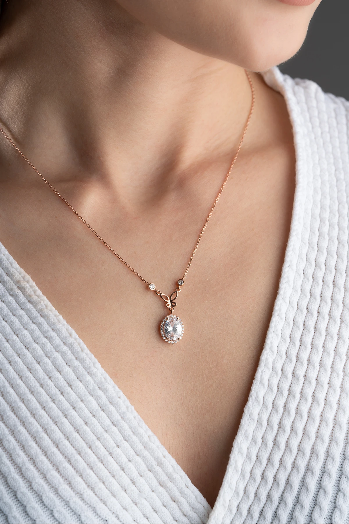 Gümüş Damla Taş Kelebekli Kolye