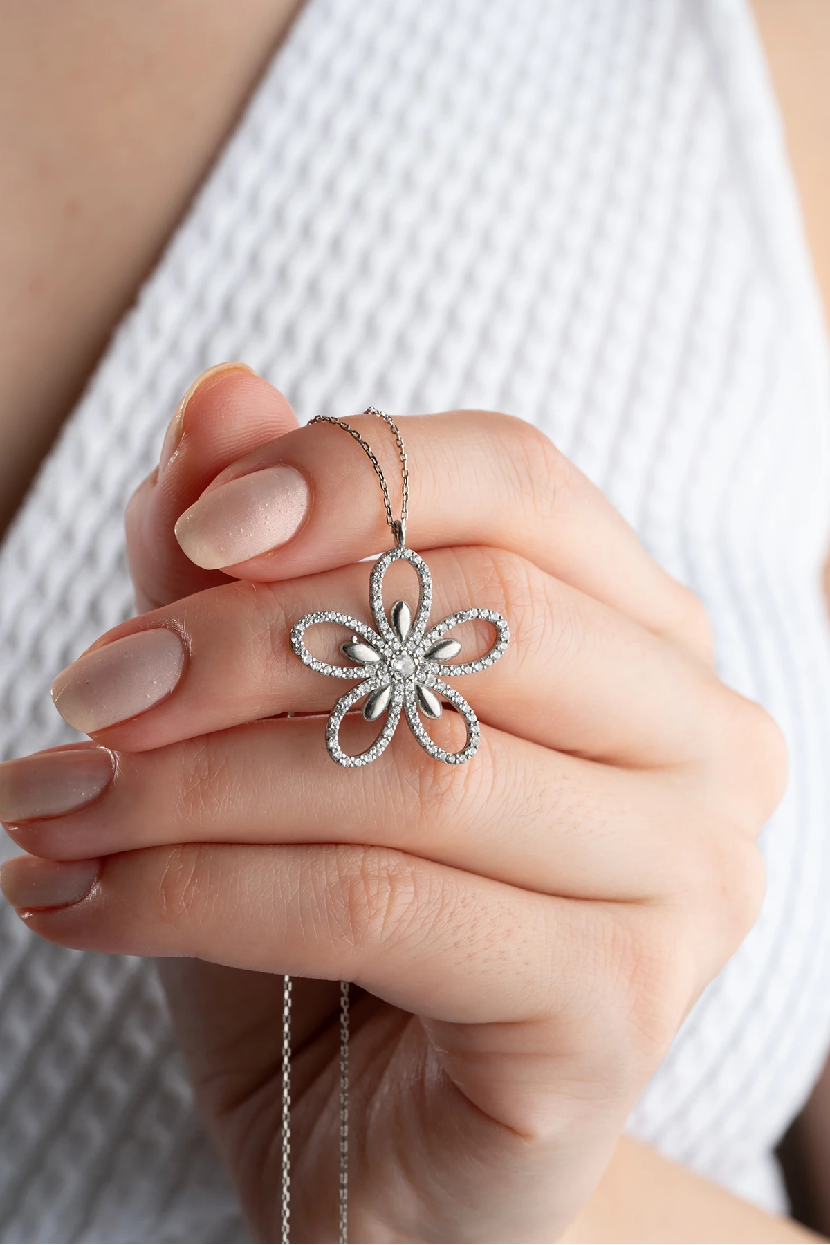 Gümüş Manolya Model Çiçek Kolye