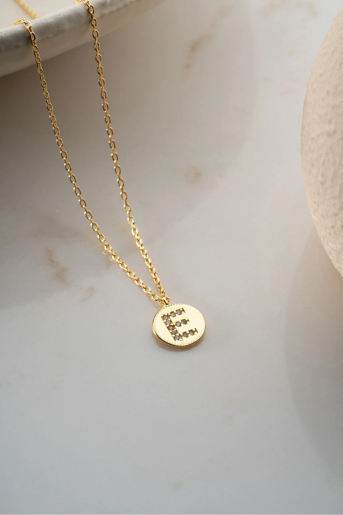 Gümüş Taşlı Plaka Harf Kolye