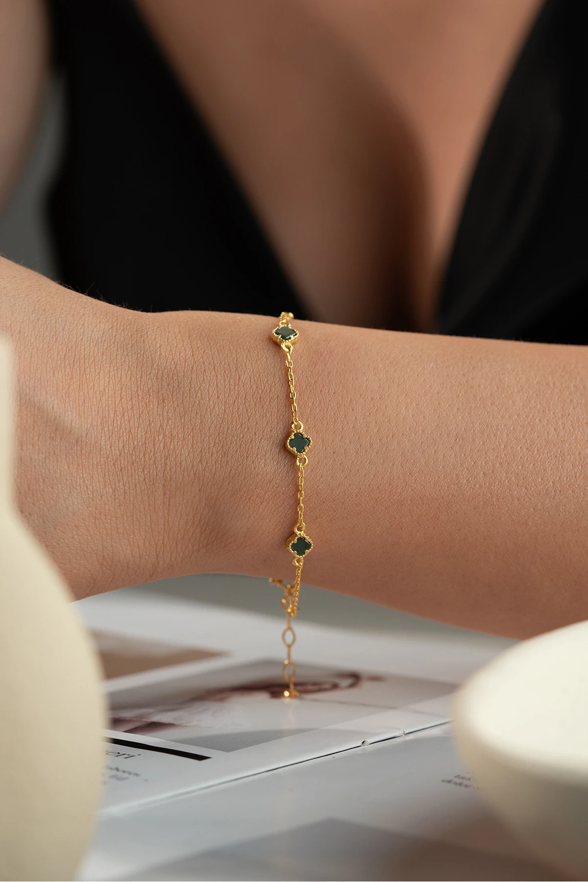 Gümüş Siyah Taşlı Yonca Bileklik