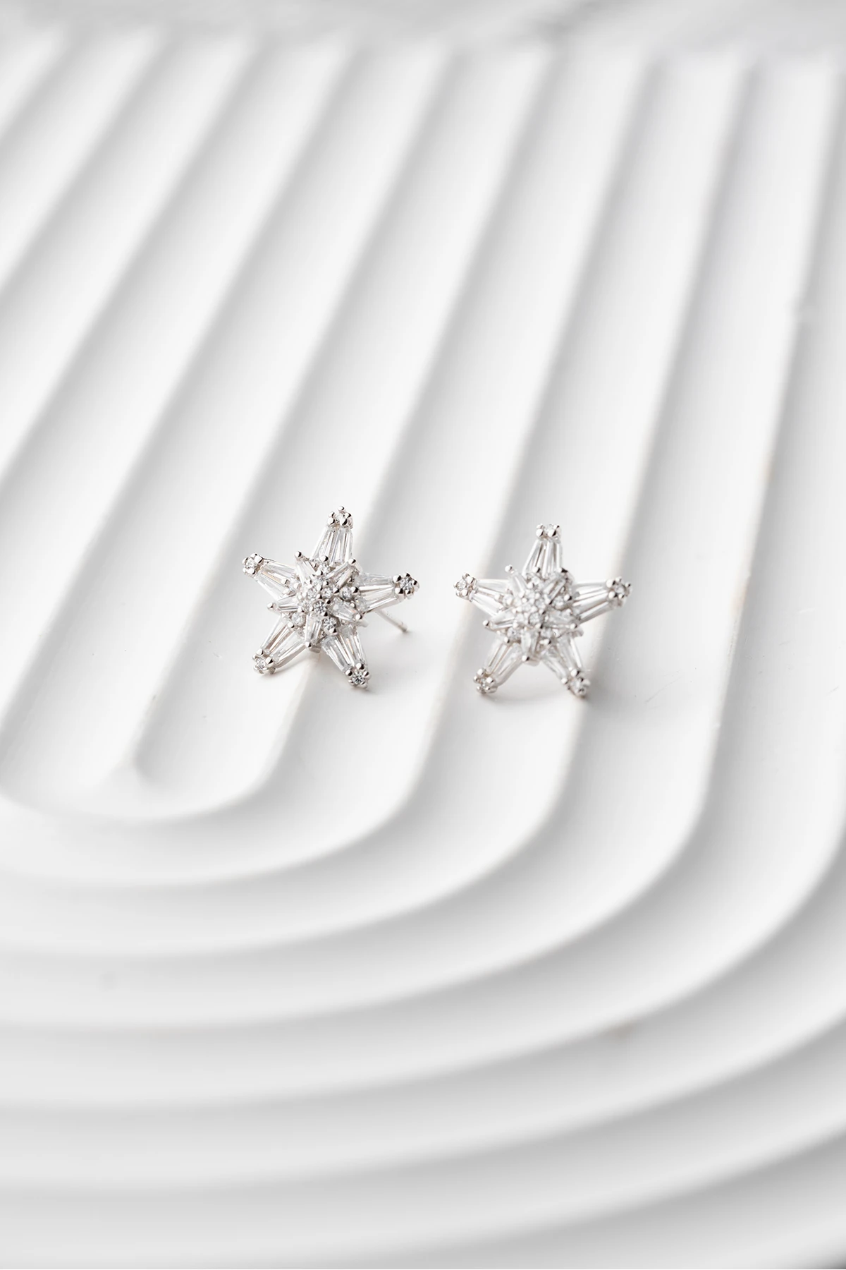 Gümüş Baget Yıldız Küpe