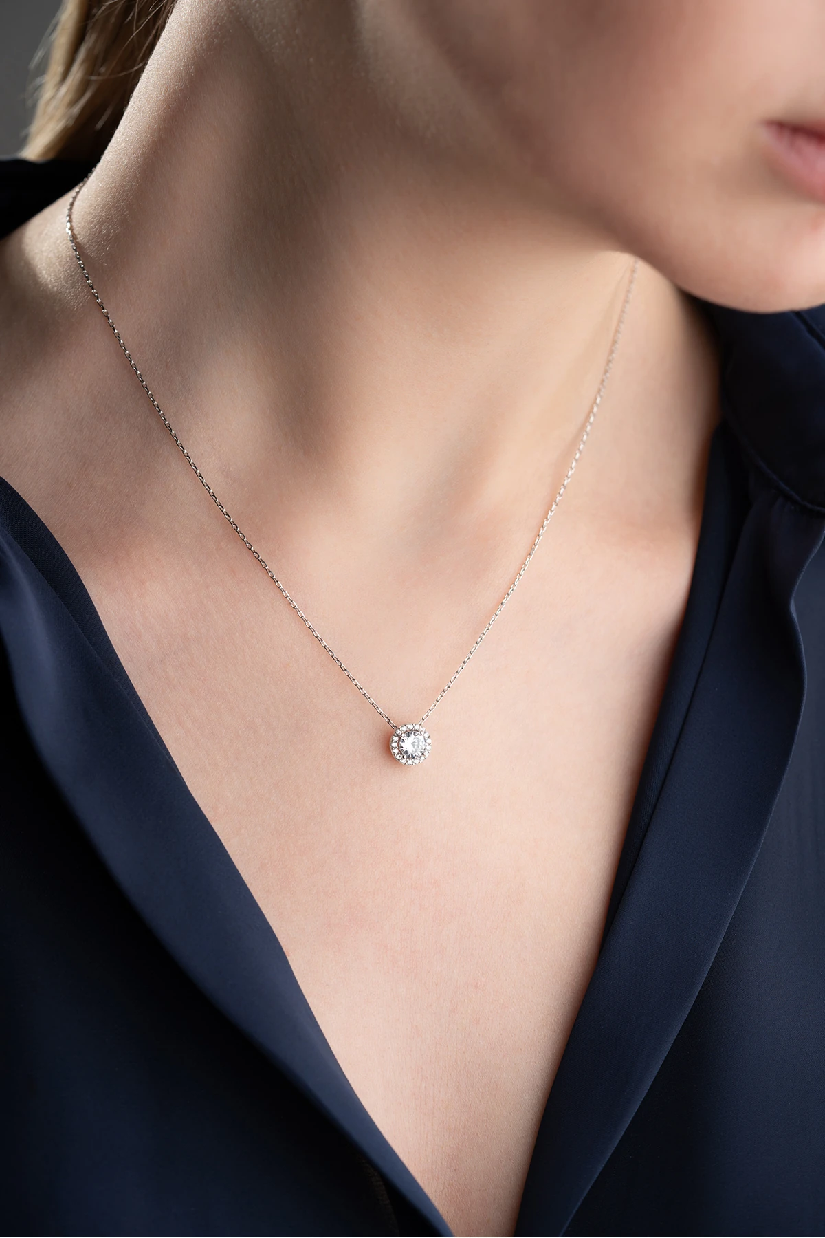 Gümüş Pırlanta Model Tektaş Kolye