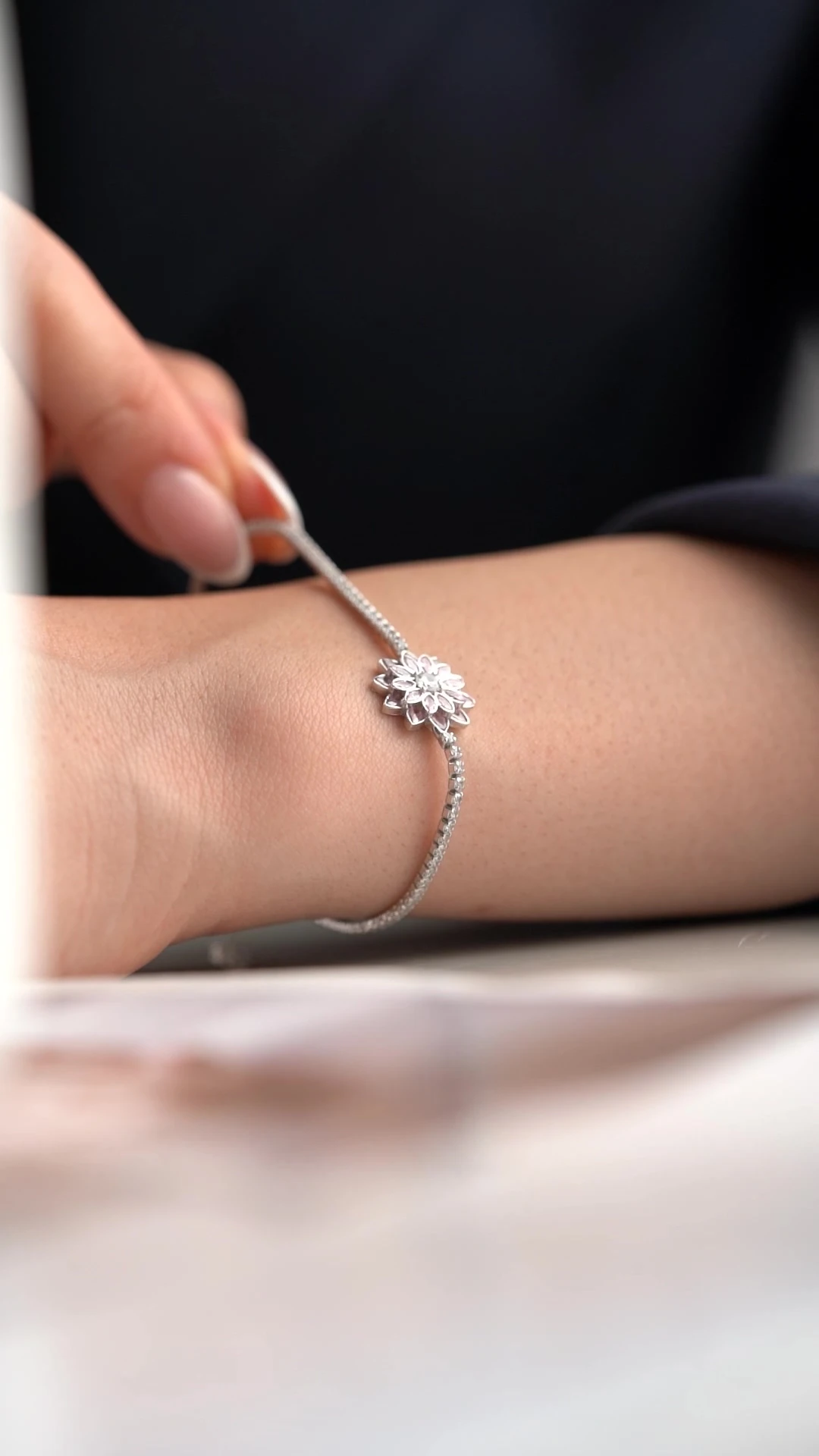 Gümüş Pembe Taşlı Lotus Su Yolu Bileklik