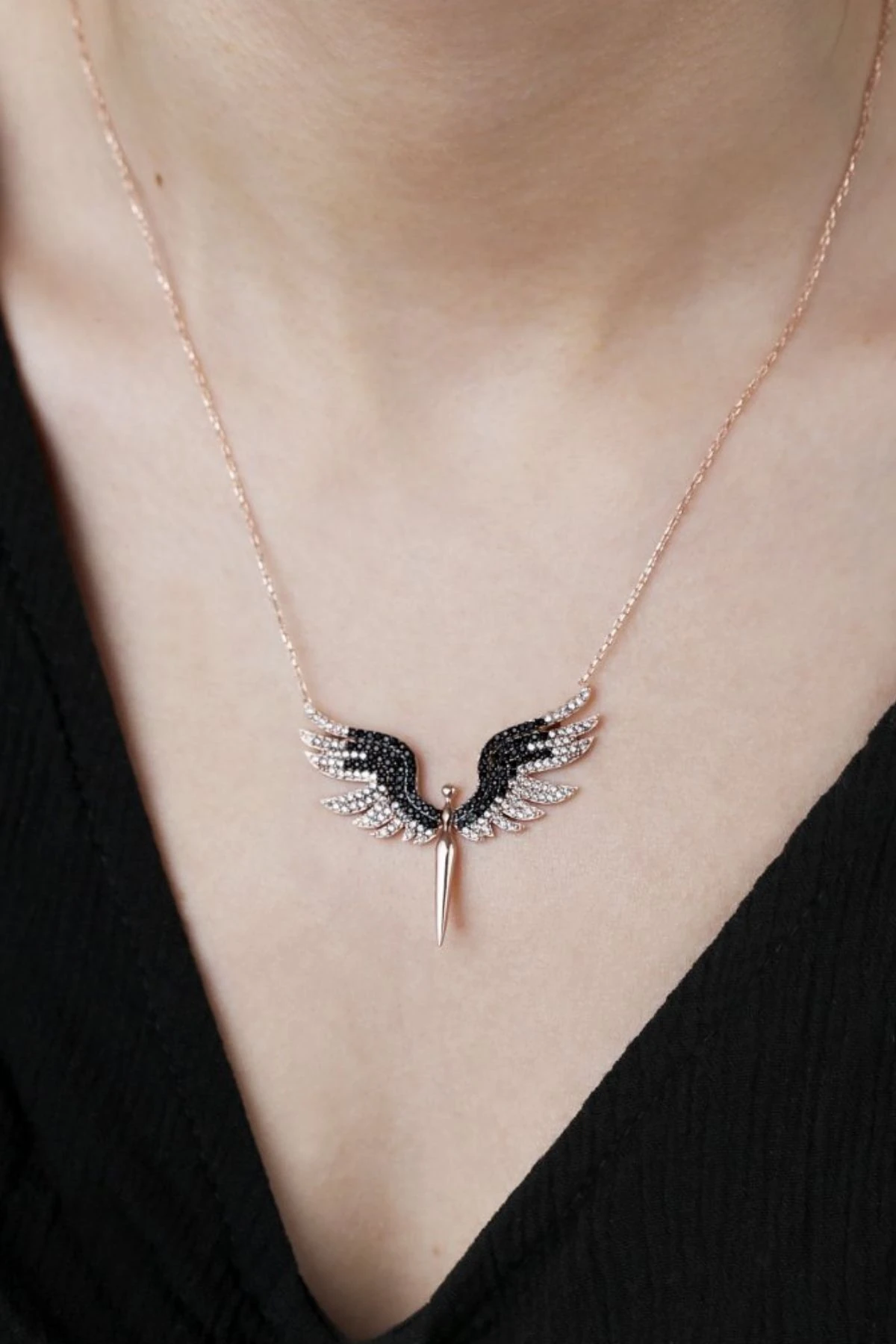 Gümüş Siyah Beyaz Kanat Melek Kolye