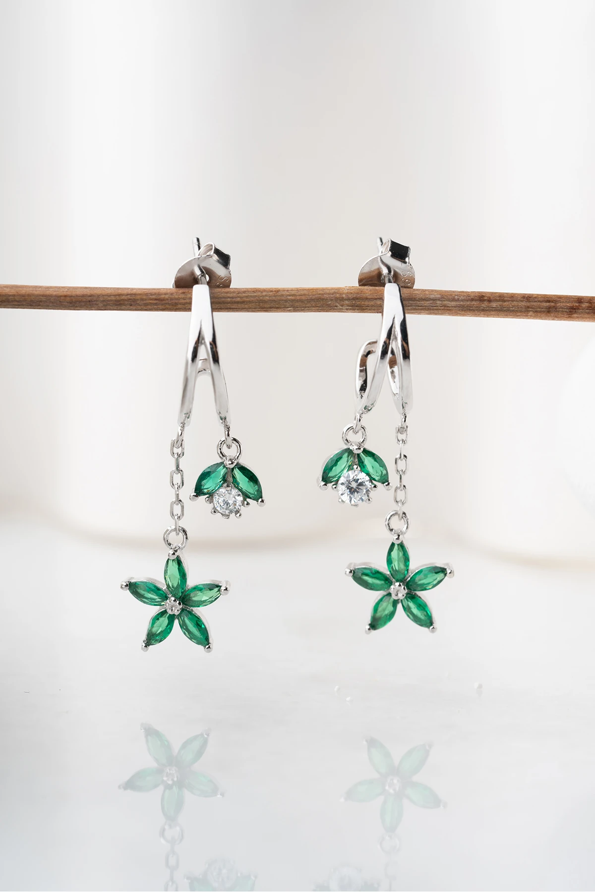 Gümüş Sallantılı Lotus Küpe