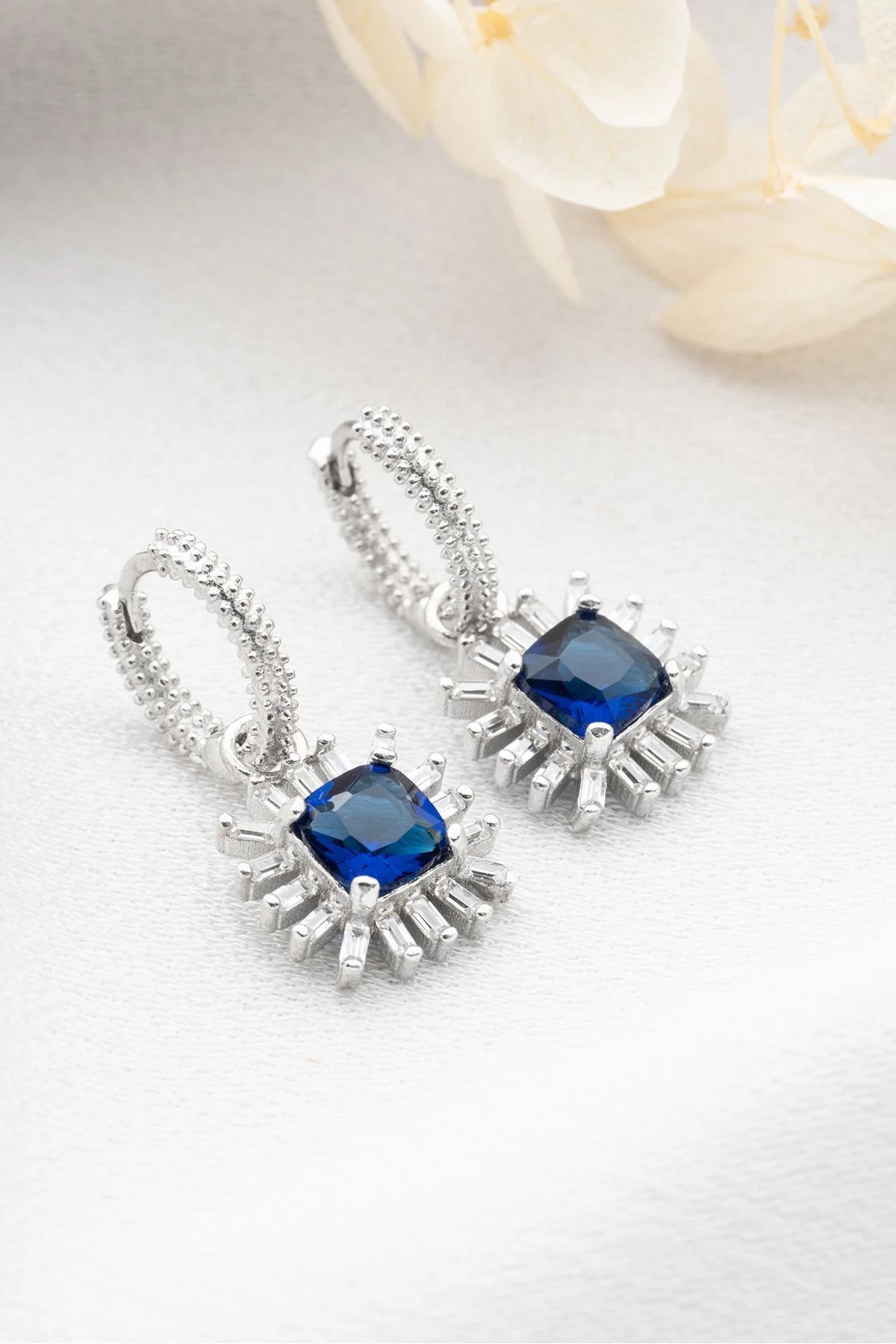 Gümüş Baget Taşlı Küpe