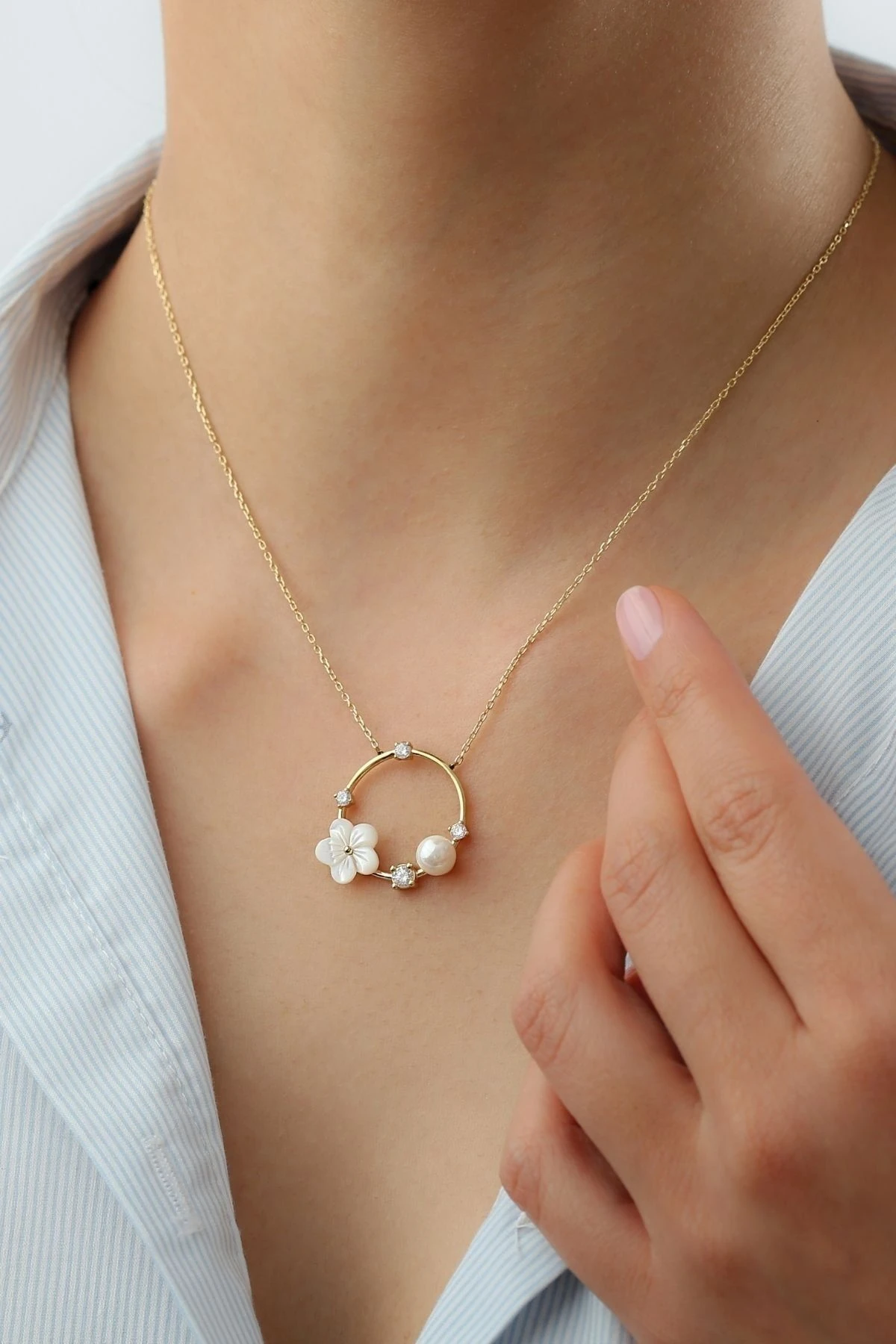 Gümüş Sedefli Gül Kolye