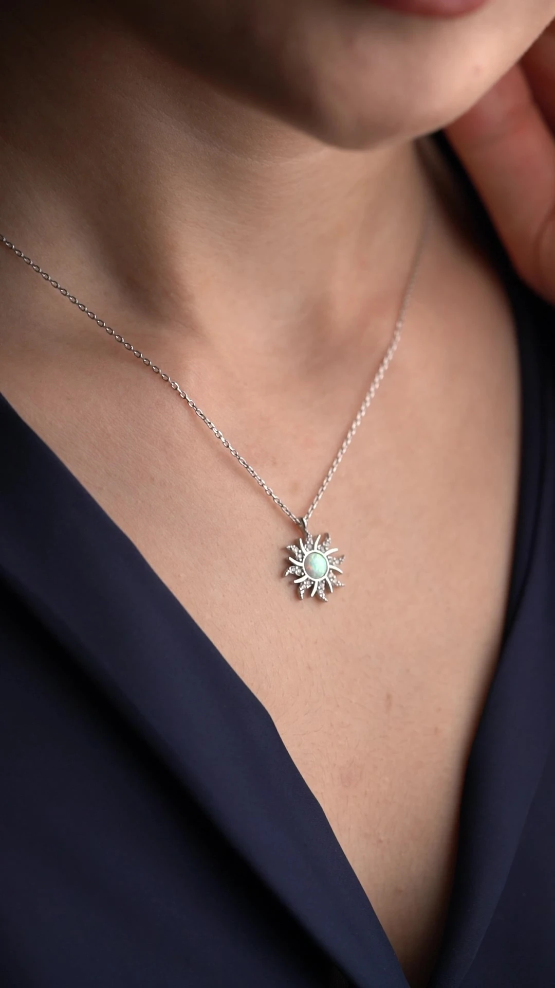 Opal Taşlı Güneş Gümüş Kolye