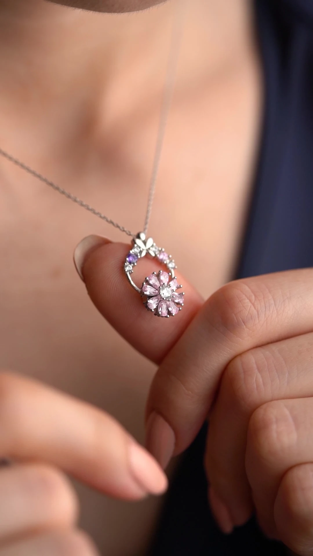 Gümüş Pembe Çiçekli Dönen Kolye