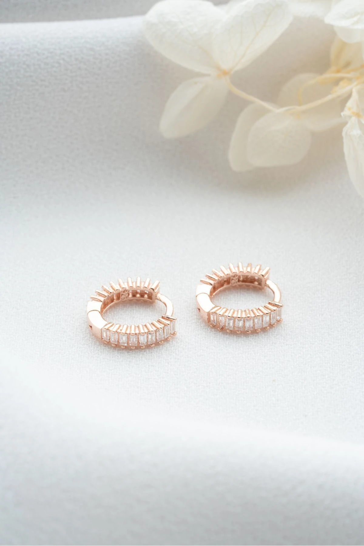 Gümüş Küçük Boy Baget Taşlı Halka Küpe