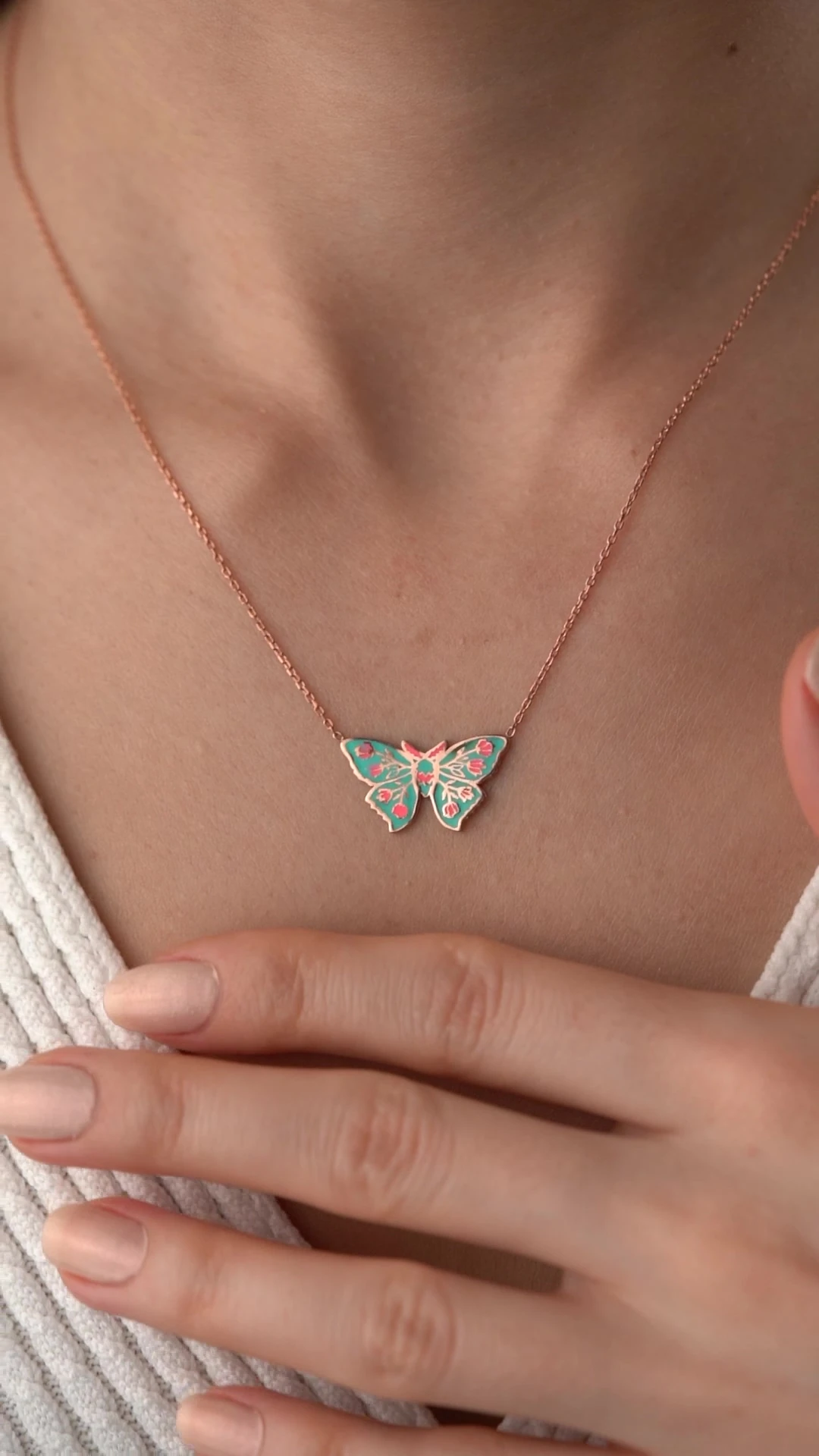 Gümüş Mineli Kelebek Kolye