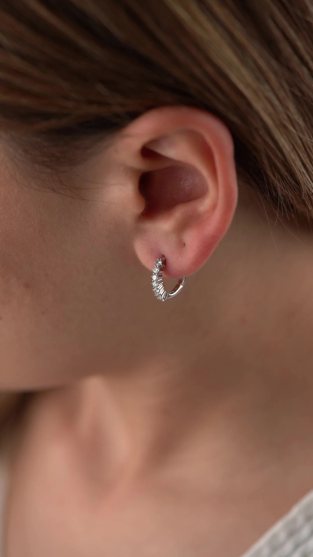 Gümüş Taşlı Halka Küpe