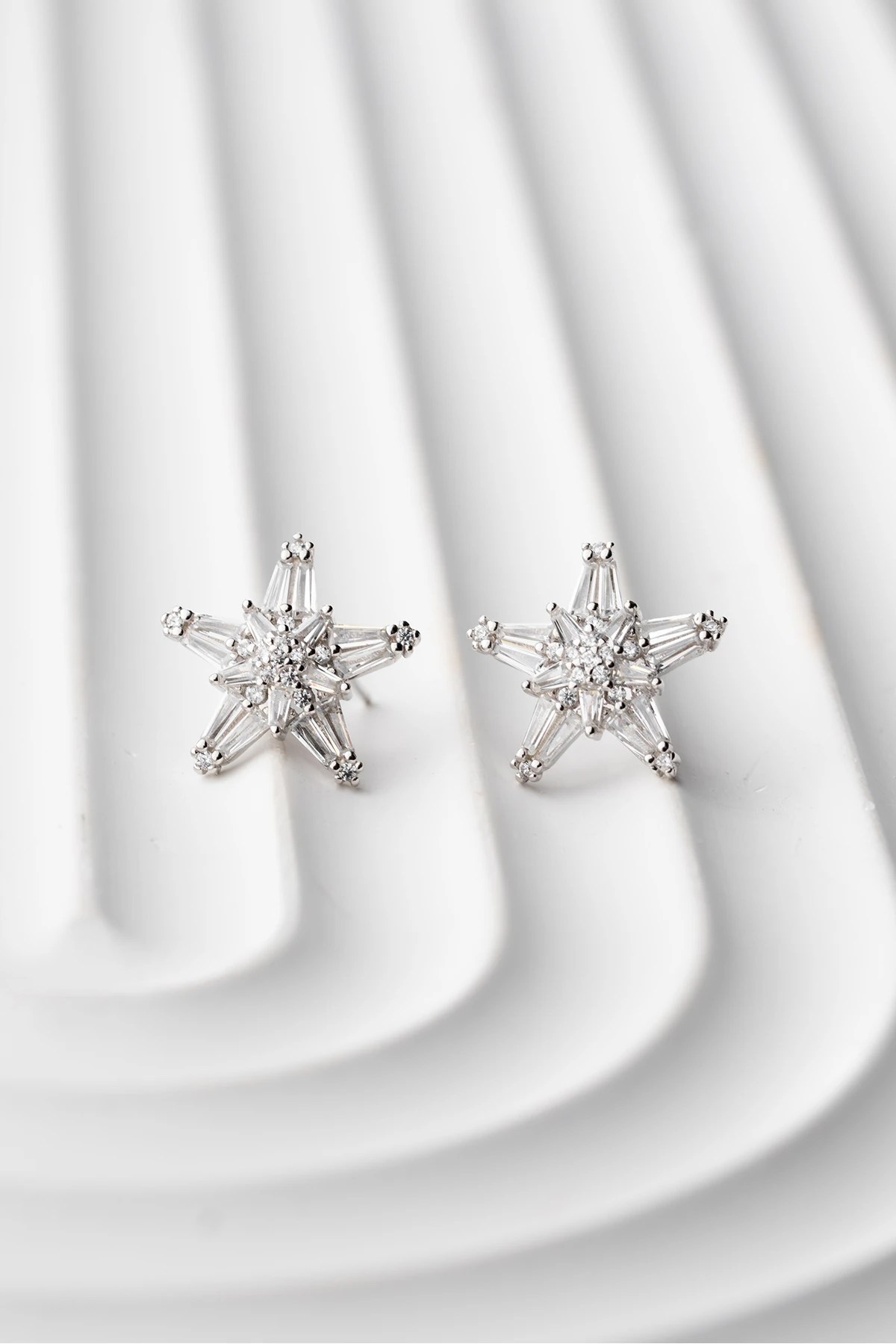 Gümüş Baget Yıldız Küpe