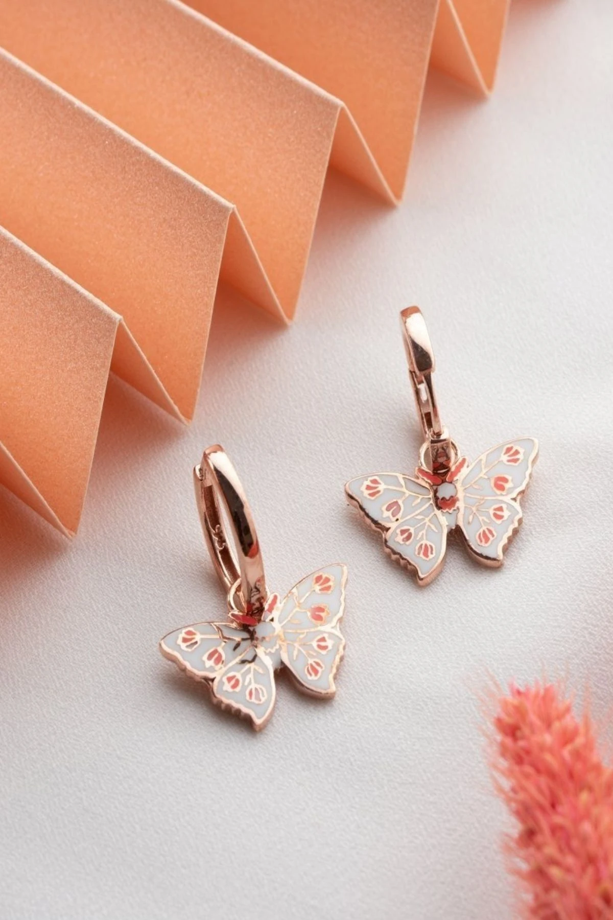 Rose Mineli Beyaz Kelebek Gümüş Küpe