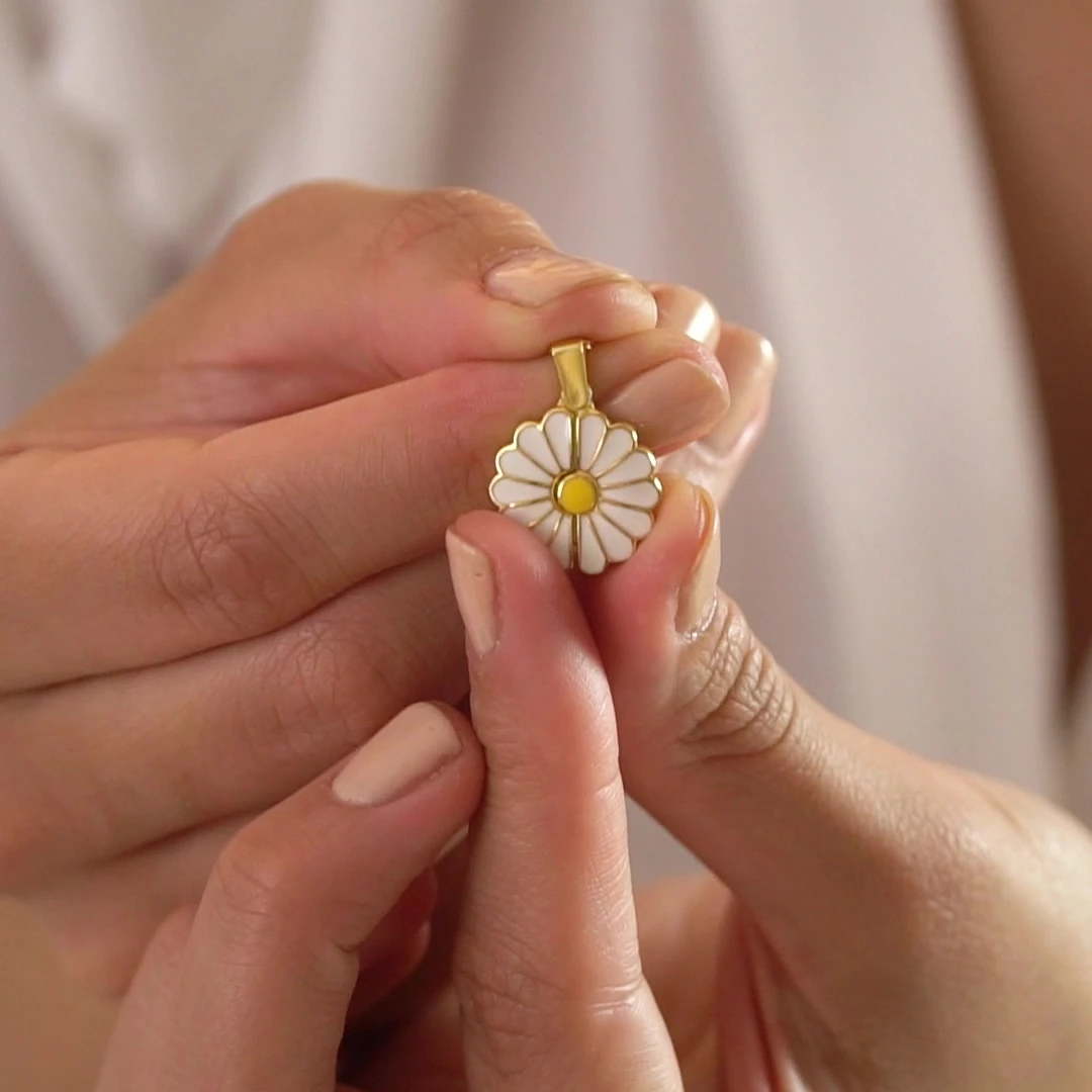 Gümüş Isimli Açılan Papatya Kolye