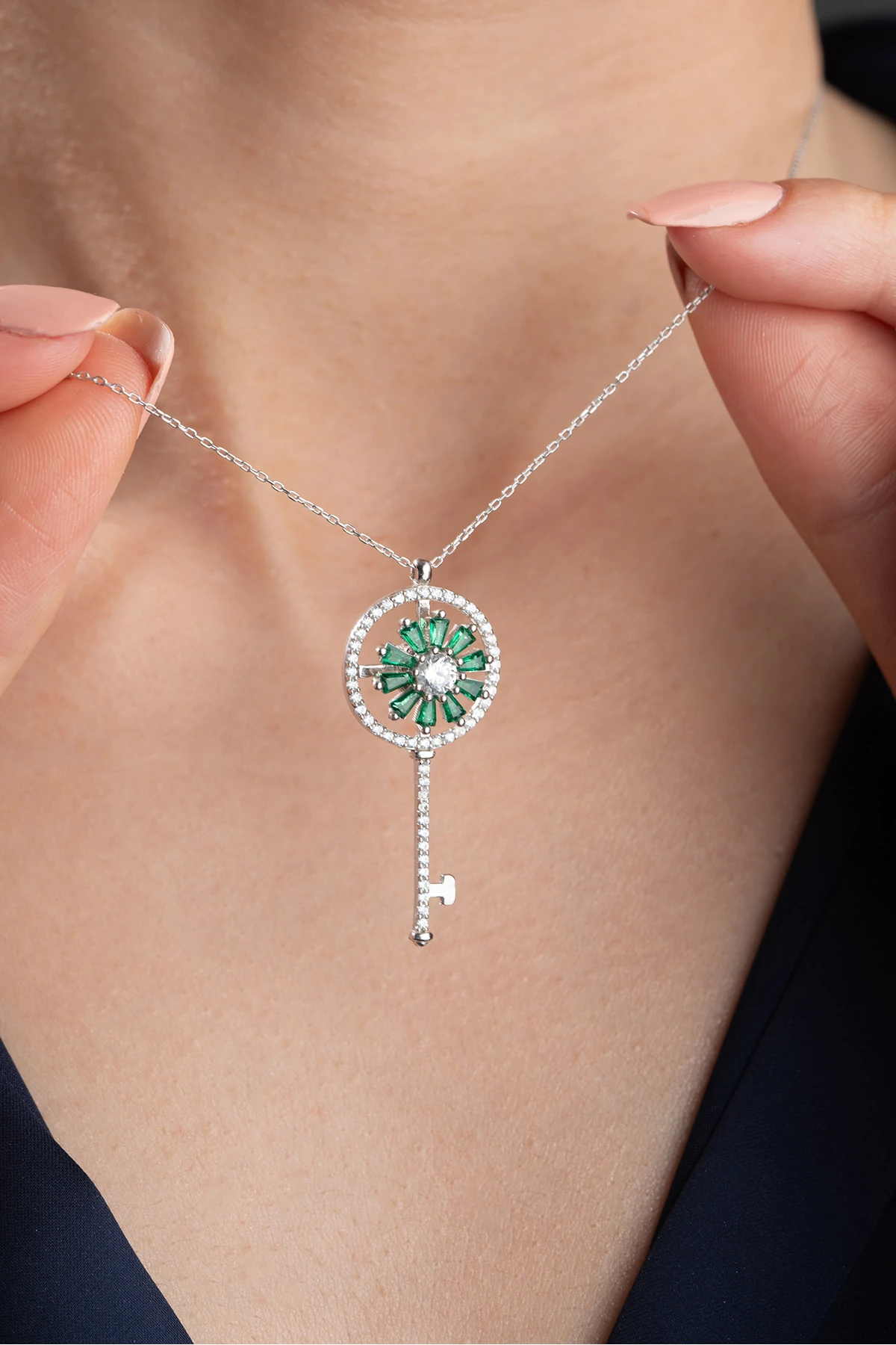 Gümüş Zirkon Taşlı Anahtar Kolye