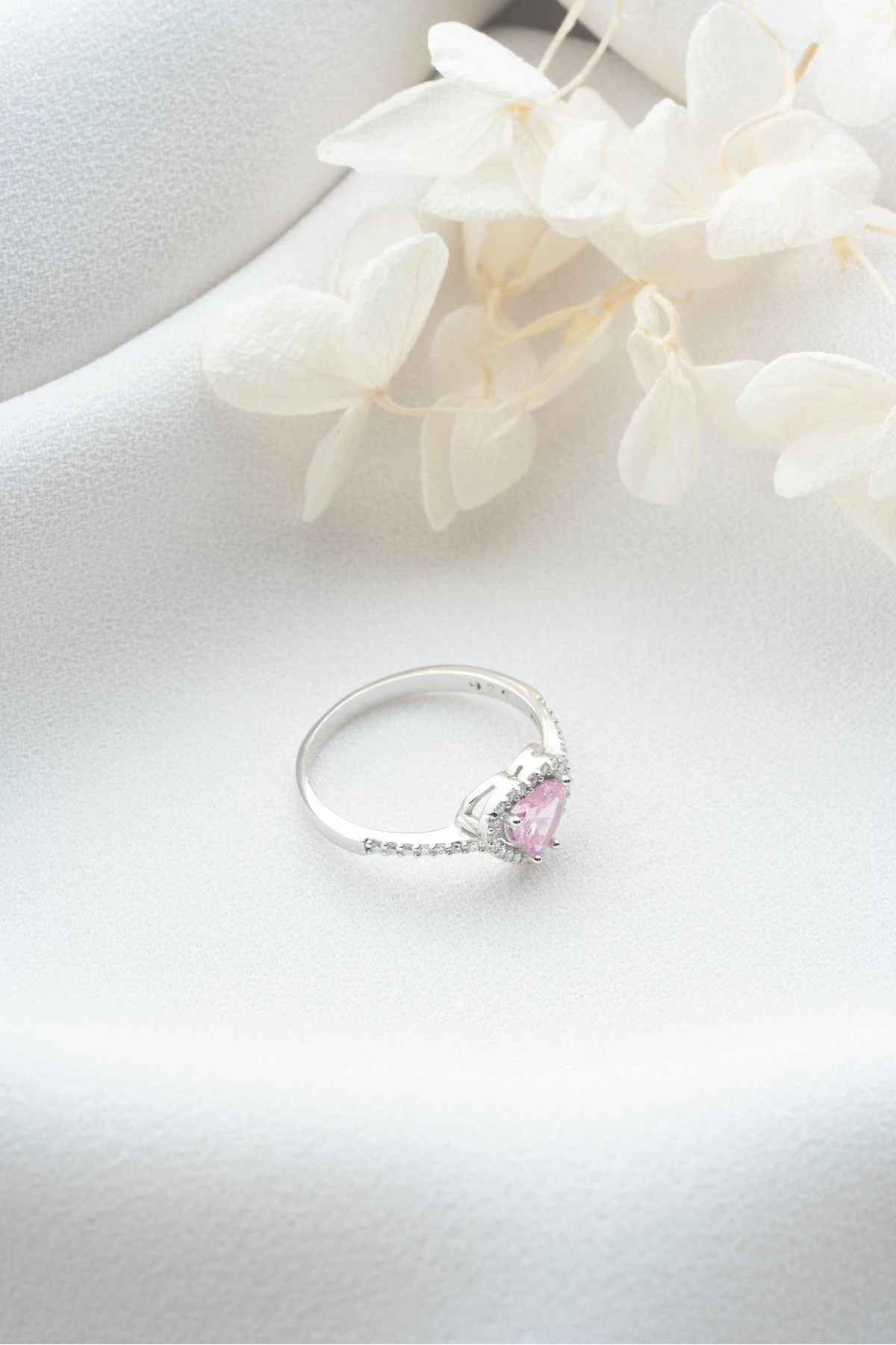 Gümüş Pembe Kalpli Yüzük